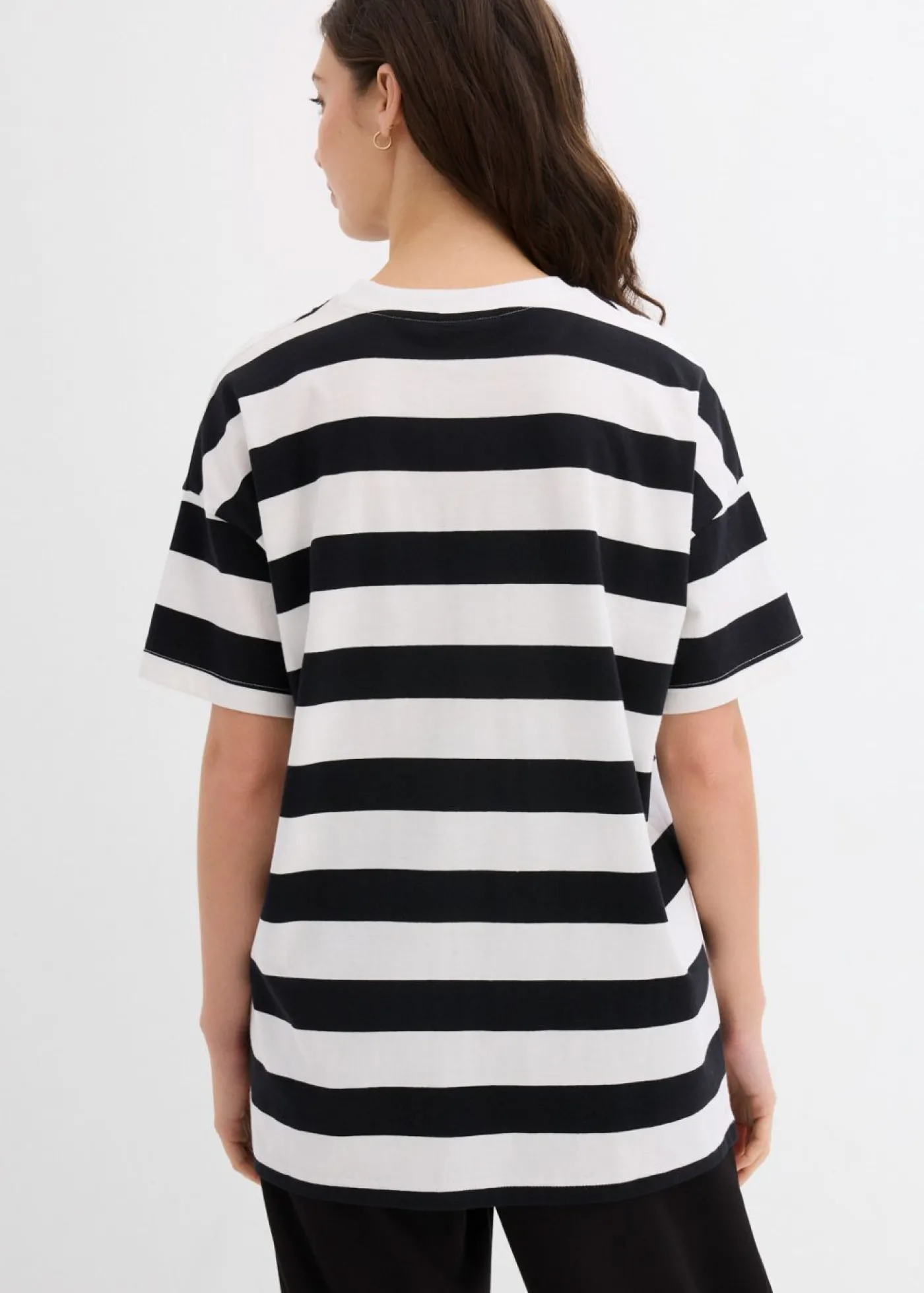 bonprix bonprix Camiseta holgada de algodón orgánico puro Negro-blanco con rayas Hot
