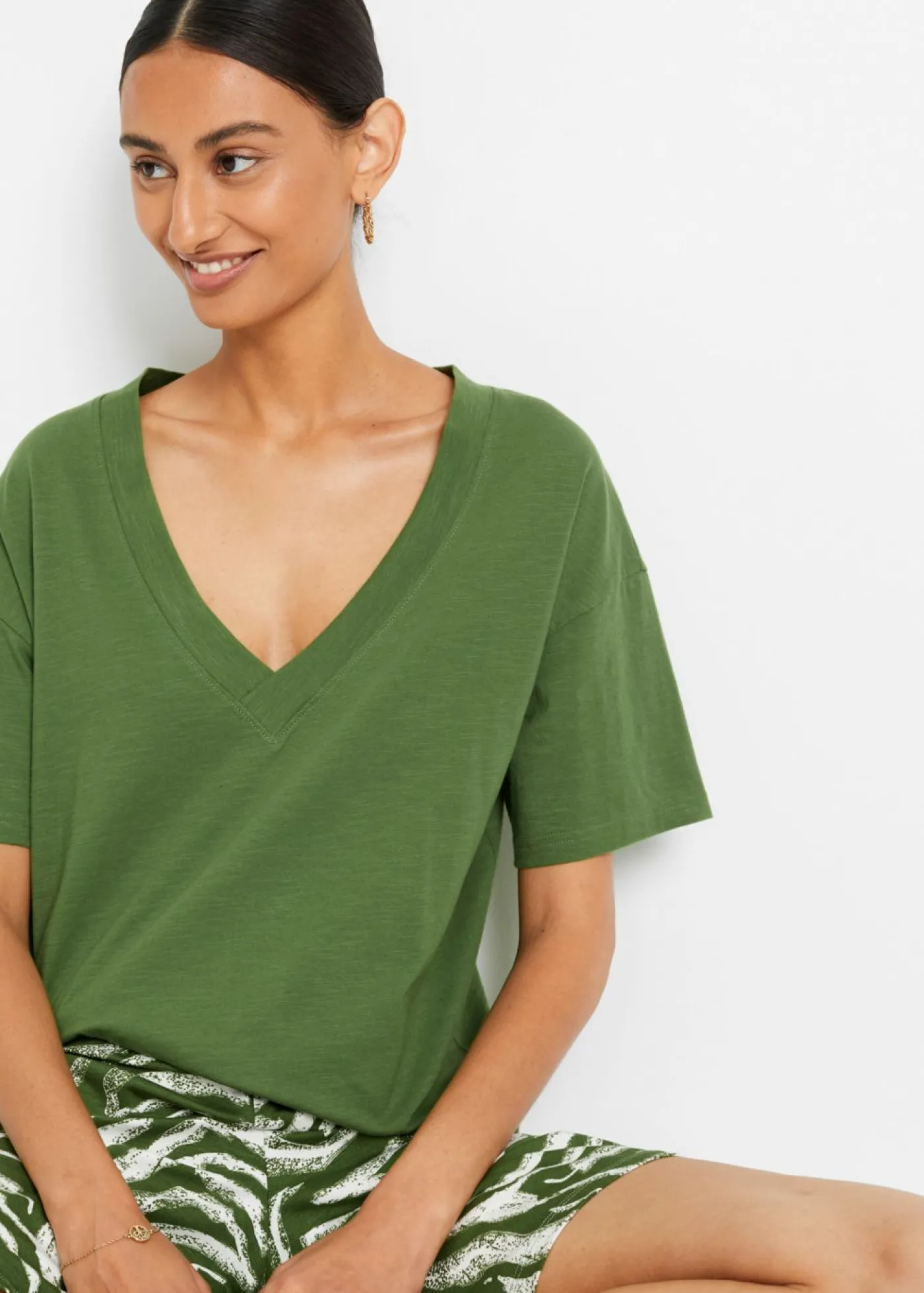 bonprix bonprix Camiseta holgada de algodón orgánico puro verde cactus Discount