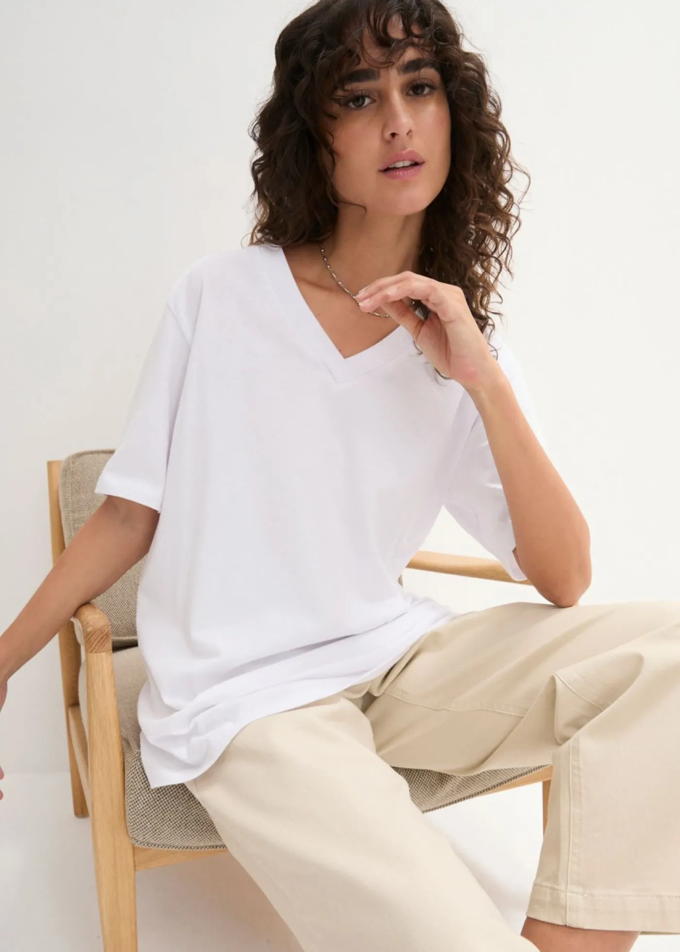 bonprix bonprix Camiseta larga ancha con cuello en V, manga corta (5 unidades) Negro-blanco Hot