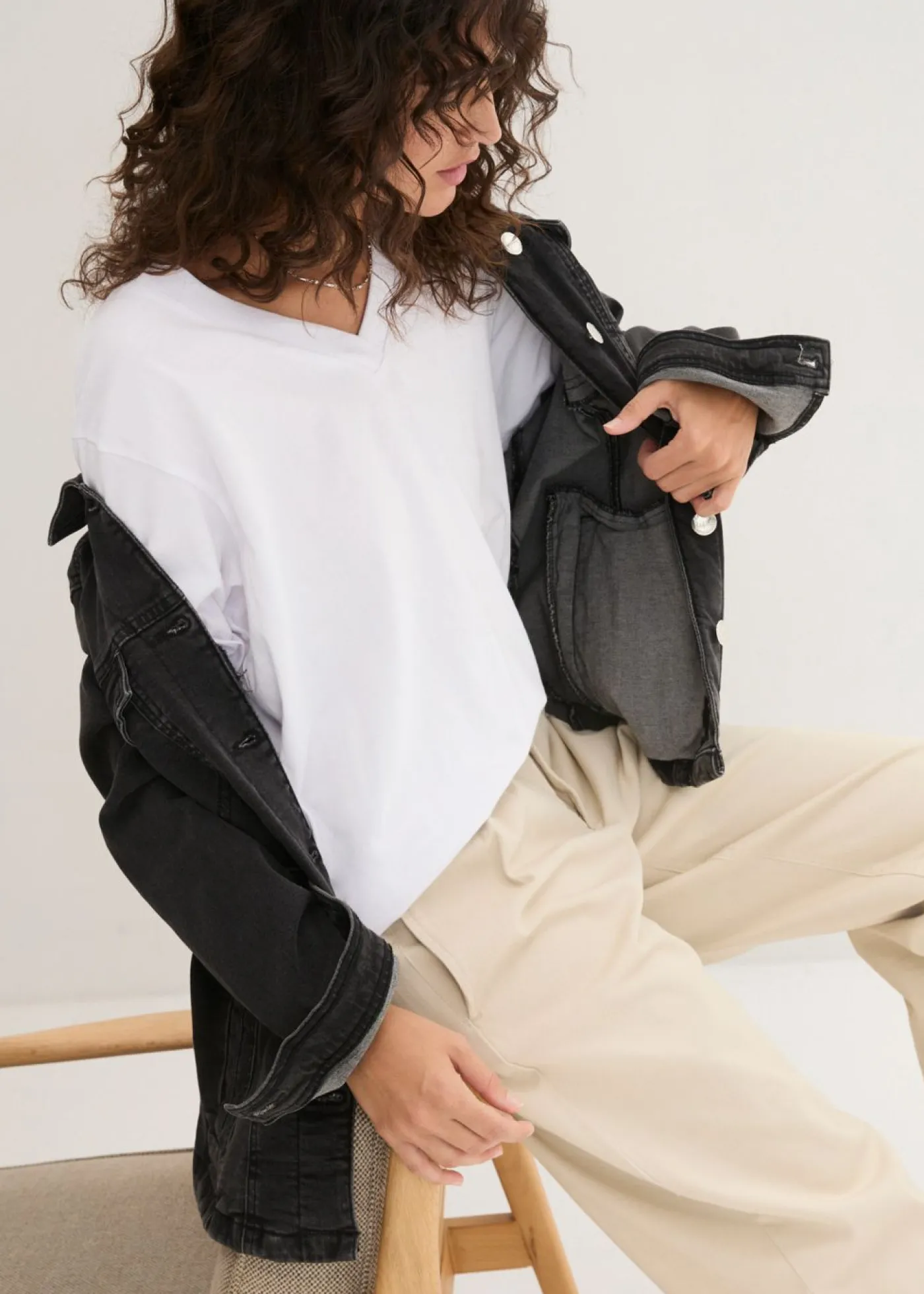 bonprix bonprix Camiseta larga ancha con cuello en V, manga corta (5 unidades) Negro-blanco Hot