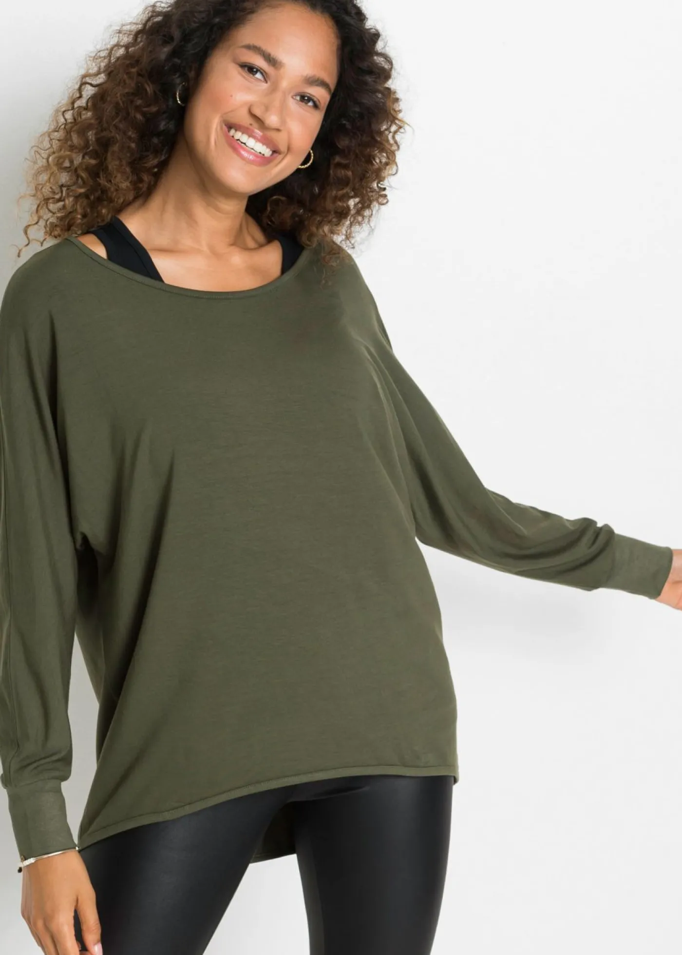bonprix bonprix Camiseta larga de mezcla de viscosa Verde oliva oscuro-negro Sale