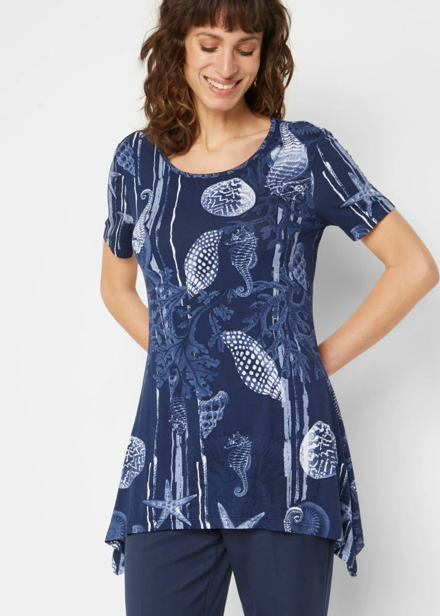 bonprix bonprix Camiseta larga de suave mezcla de viscosa Azul marino-blanco