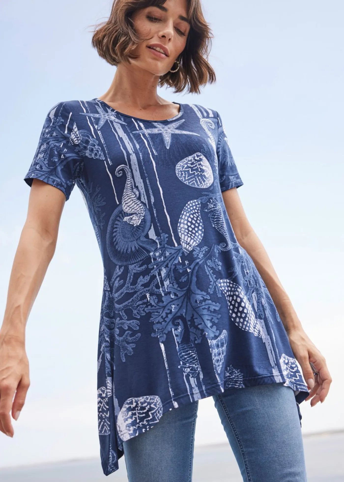 bonprix bonprix Camiseta larga de suave mezcla de viscosa Azul marino-blanco