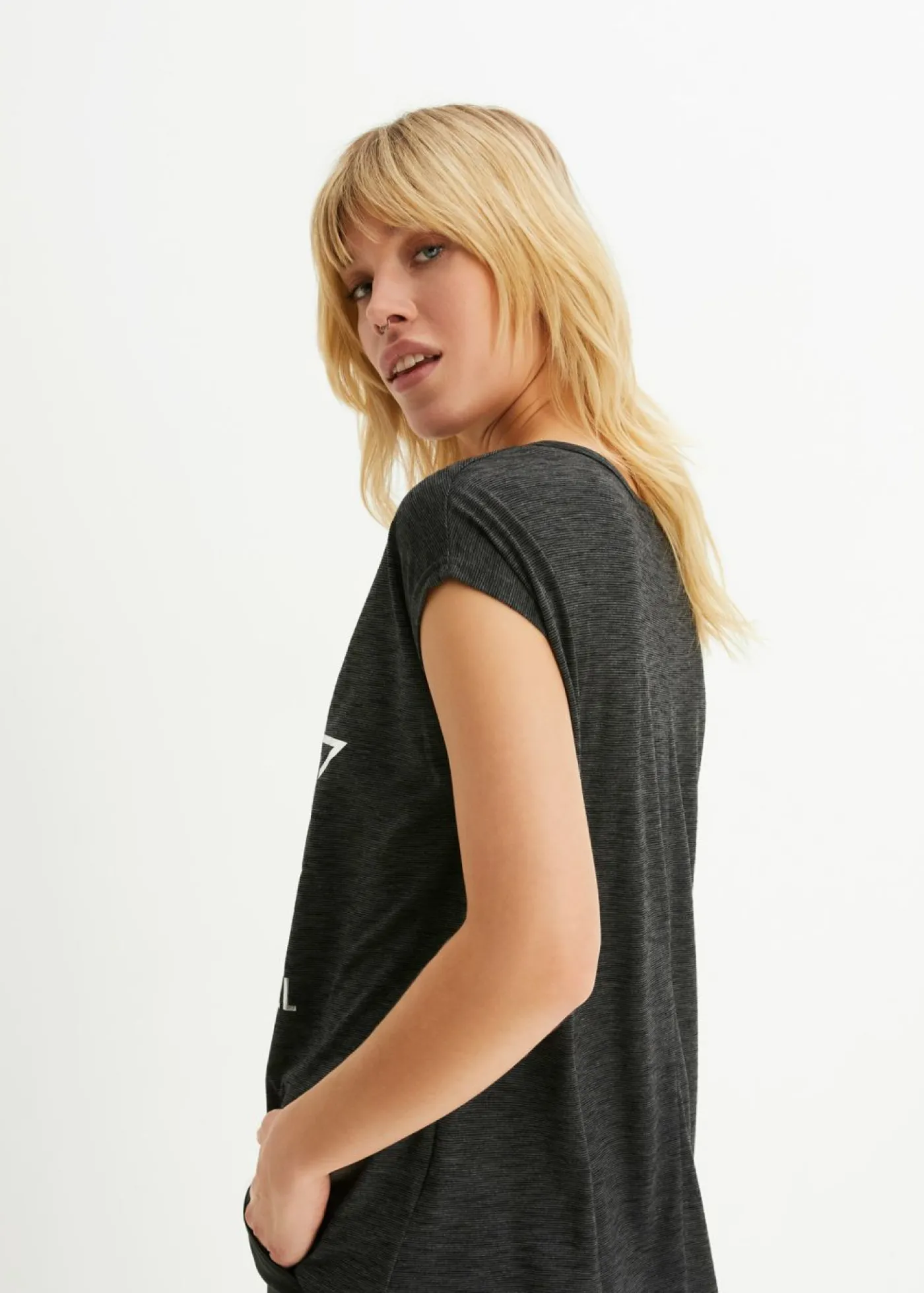 bonprix bonprix Camiseta larga de suave mezcla de viscosa Negro estampado Outlet