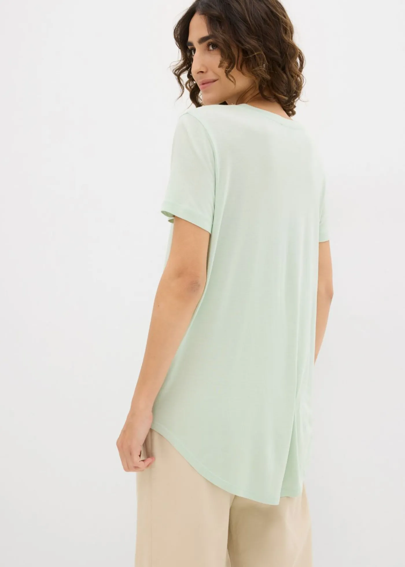 bonprix bonprix Camiseta larga de viscosa suave Verde pastel Outlet
