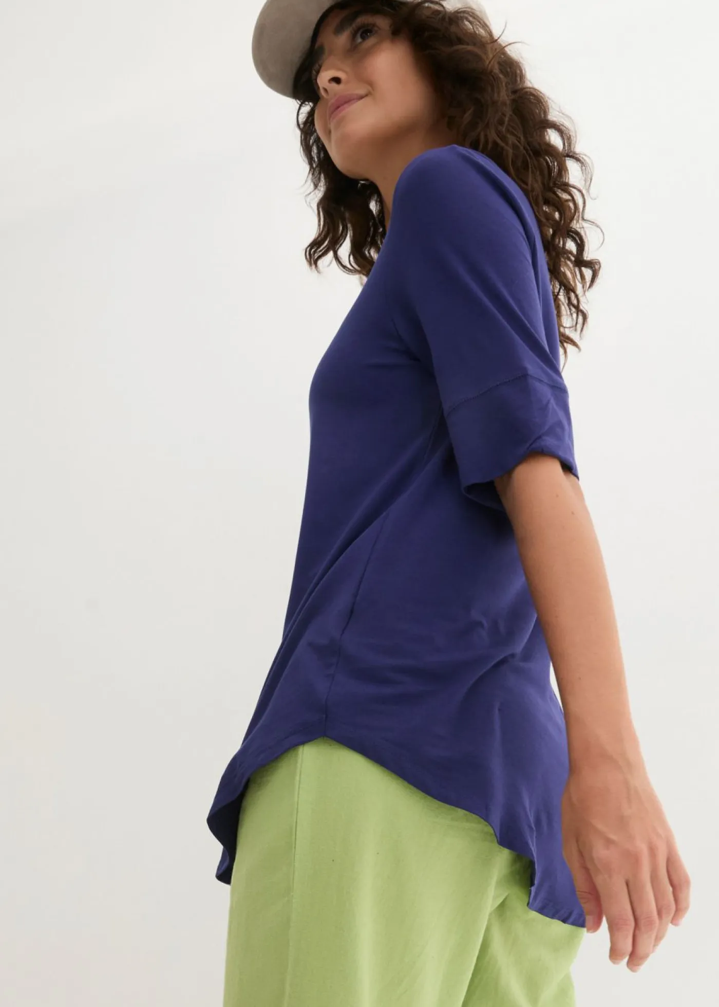 bonprix bonprix Camiseta larga de viscosa suave azul medianoche. Best