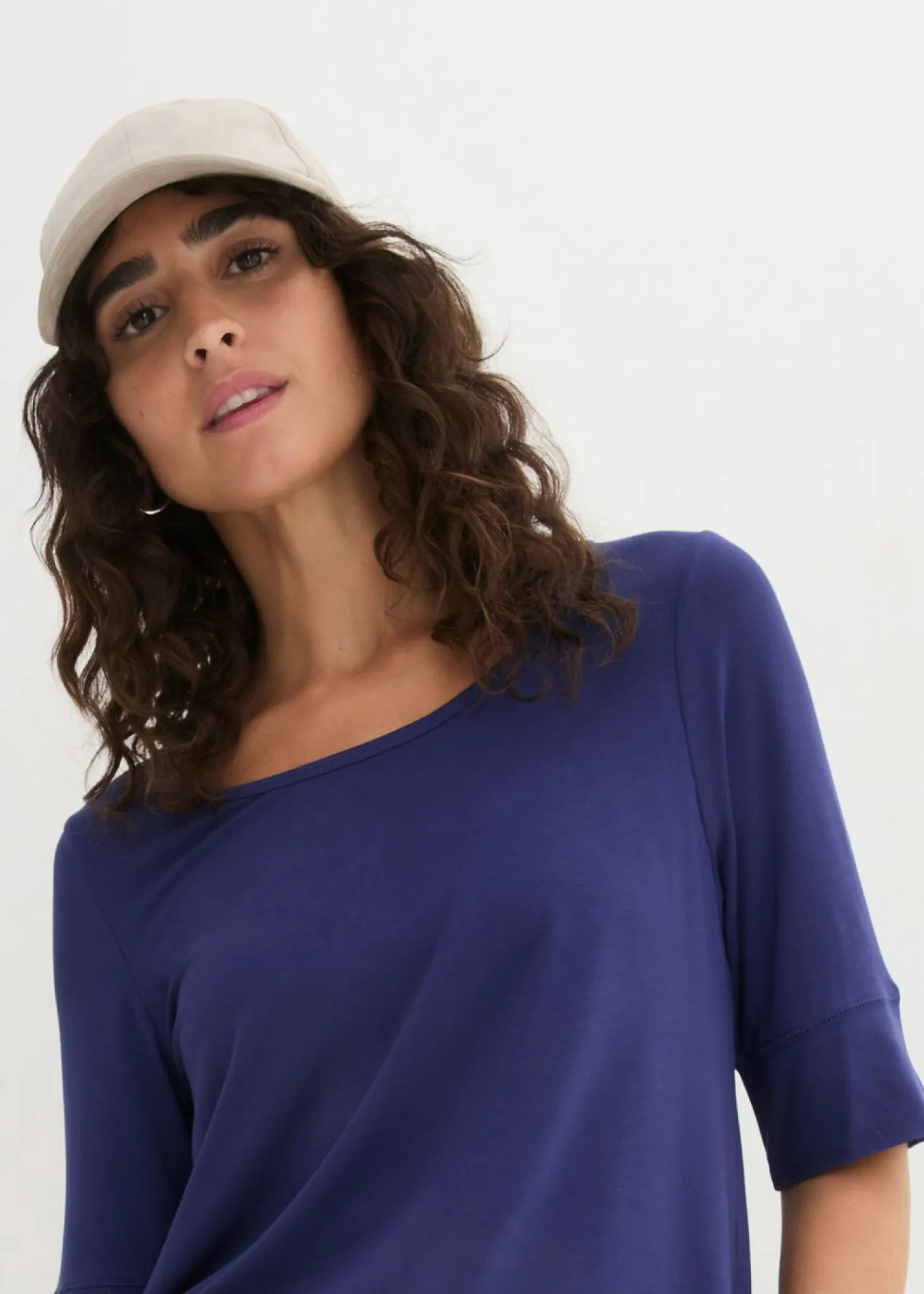 bonprix bonprix Camiseta larga de viscosa suave azul medianoche. Best
