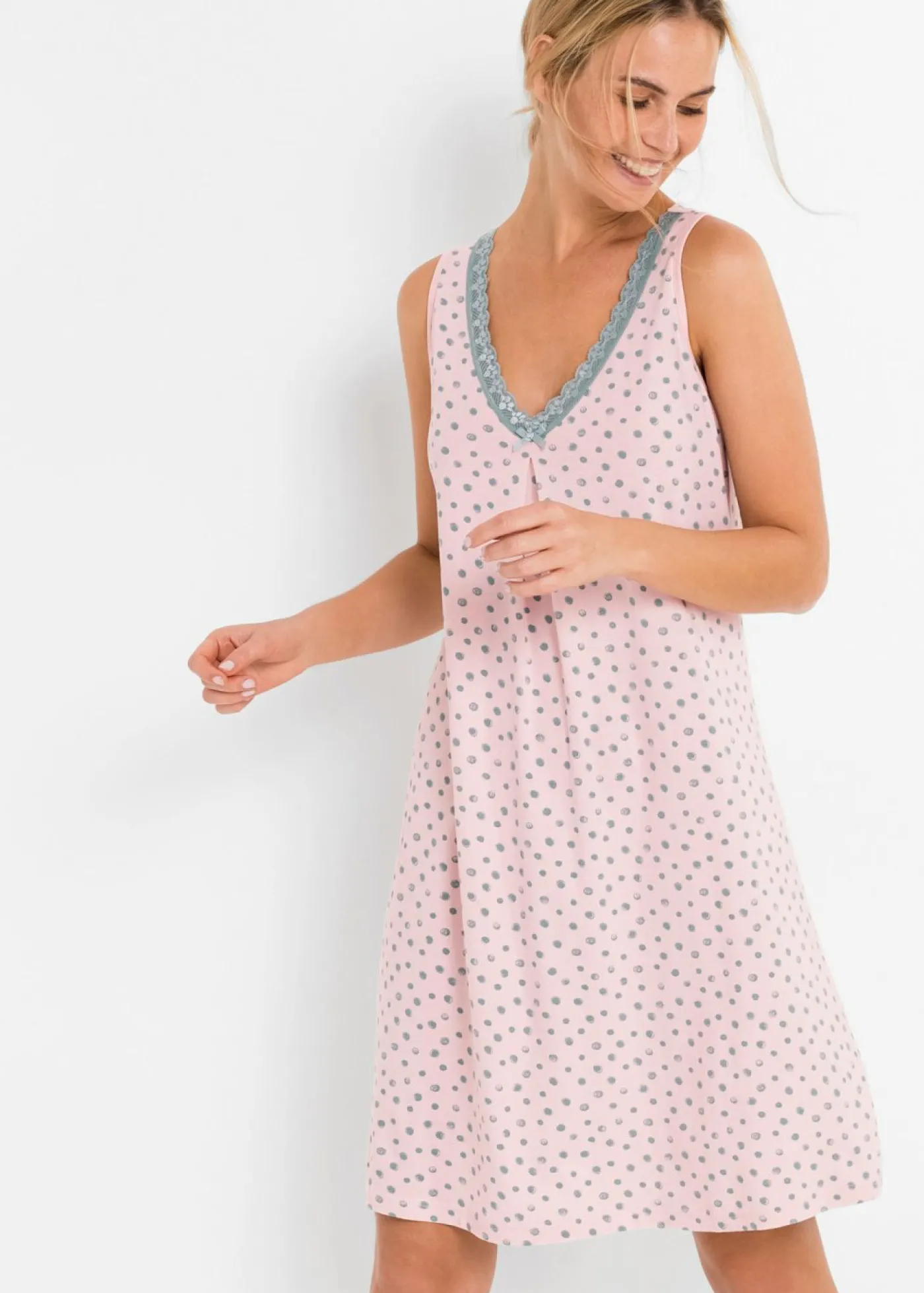 bonprix bonprix Camisón corto de mezcla suave de viscosa rosa pálido/hierbabuena de lunares