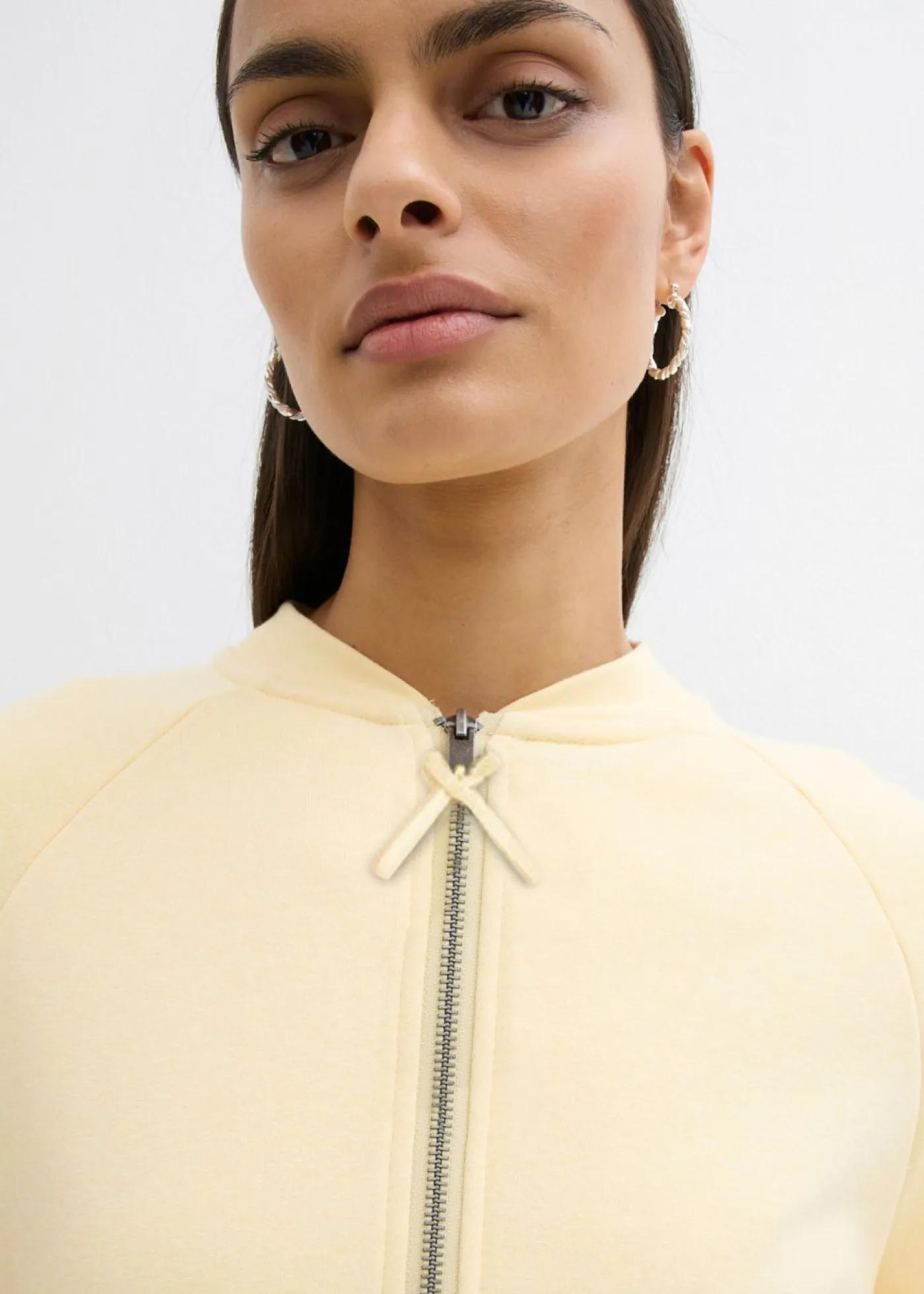 bonprix bonprix Cazadora con mangas abullonadas Amarillo claro Clearance