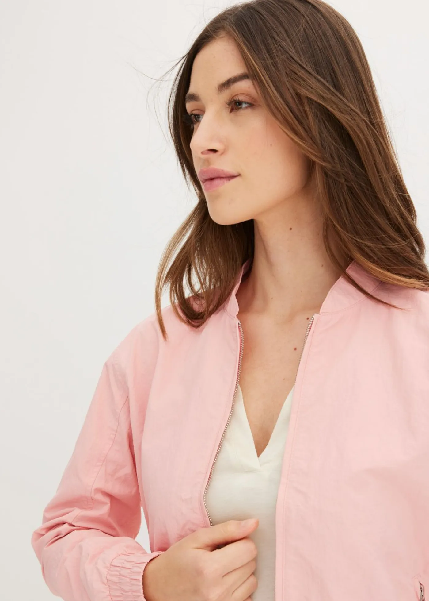 bonprix bonprix Cazadora corta y suave rosa pálido Hot
