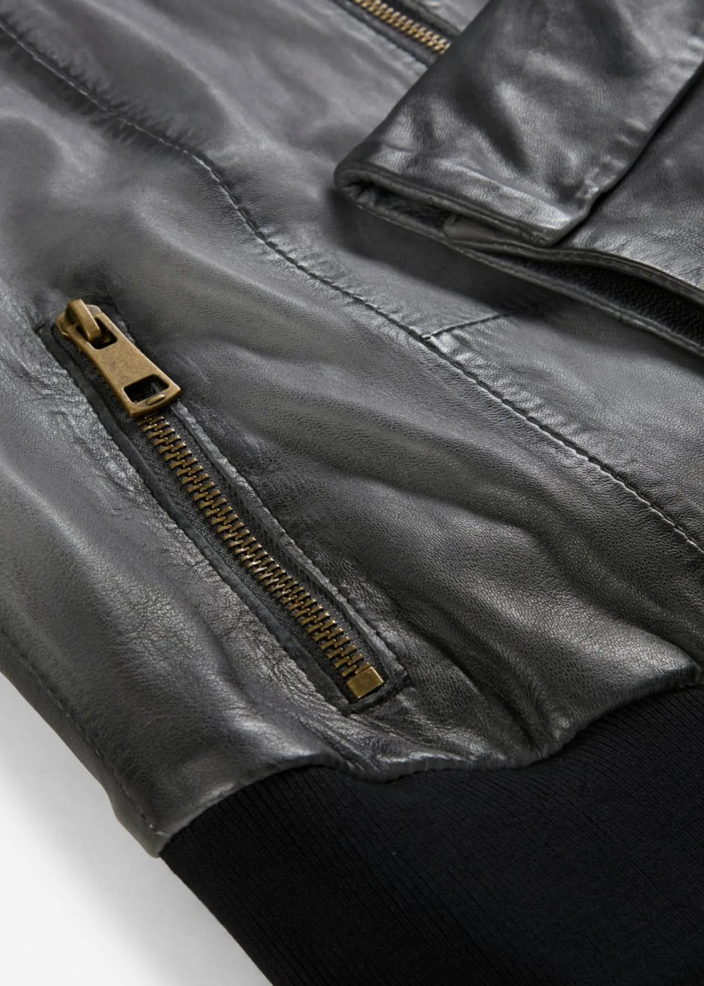 bonprix bonprix Cazadora de cuero en napa de cordero Gris-negro Online