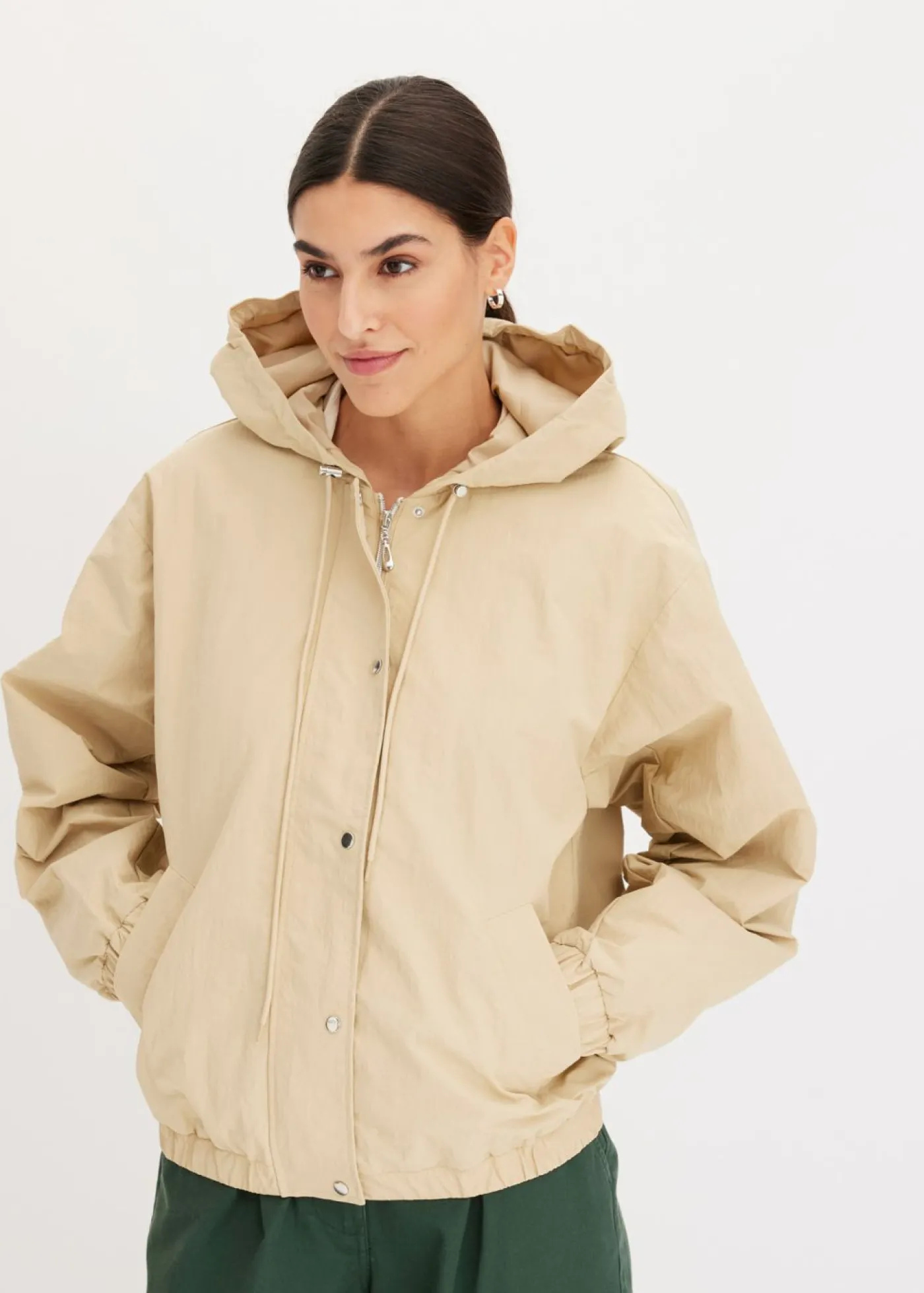 bonprix bonprix Cazadora holgada Beige verdoso Discount