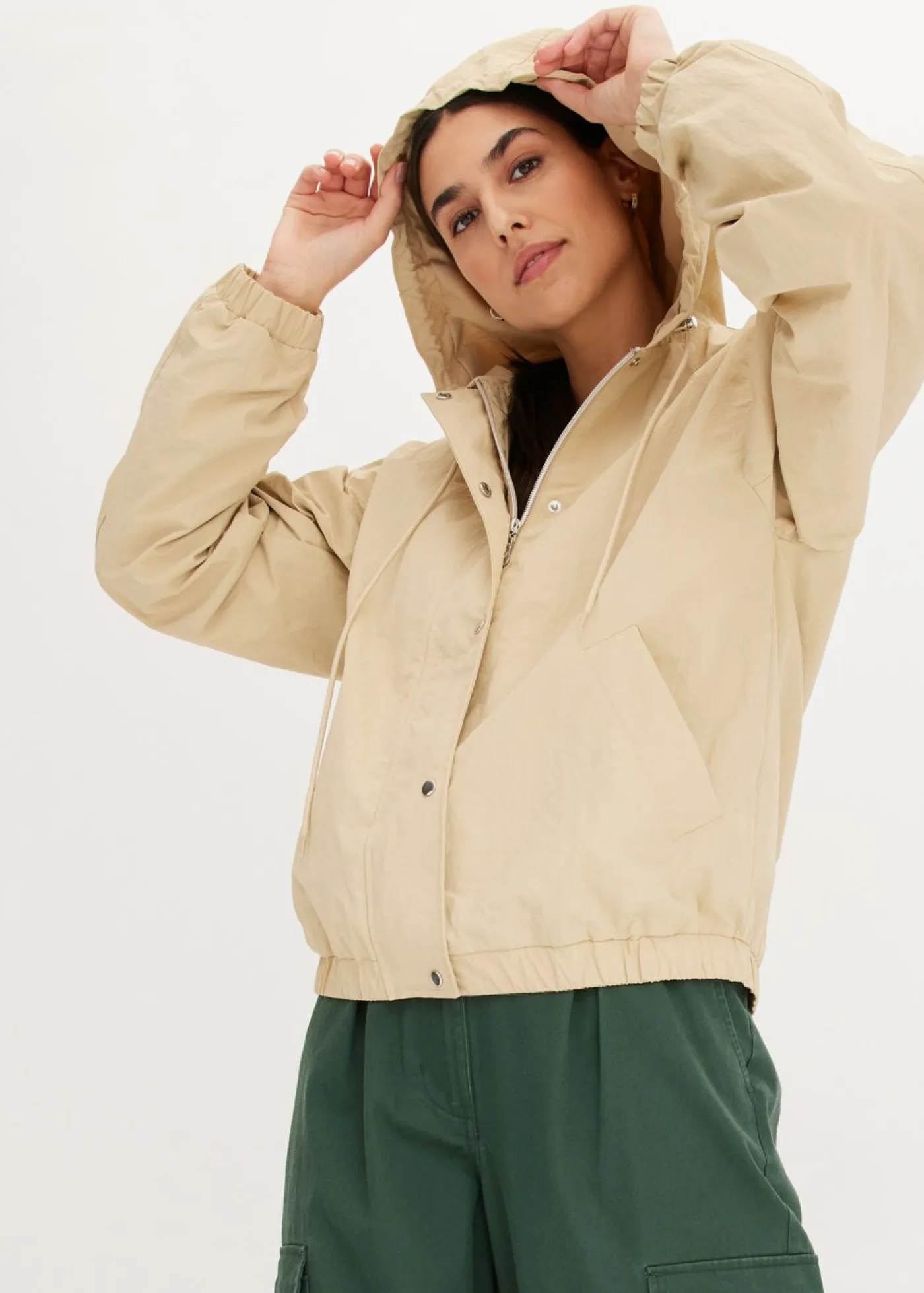bonprix bonprix Cazadora holgada Beige verdoso Discount