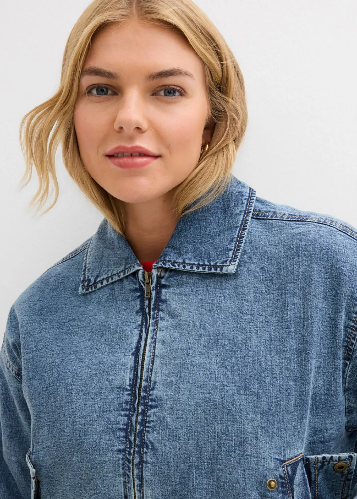 bonprix bonprix Cazadora vaquera con forro cálido, cropped Denim medio desgastado Hot