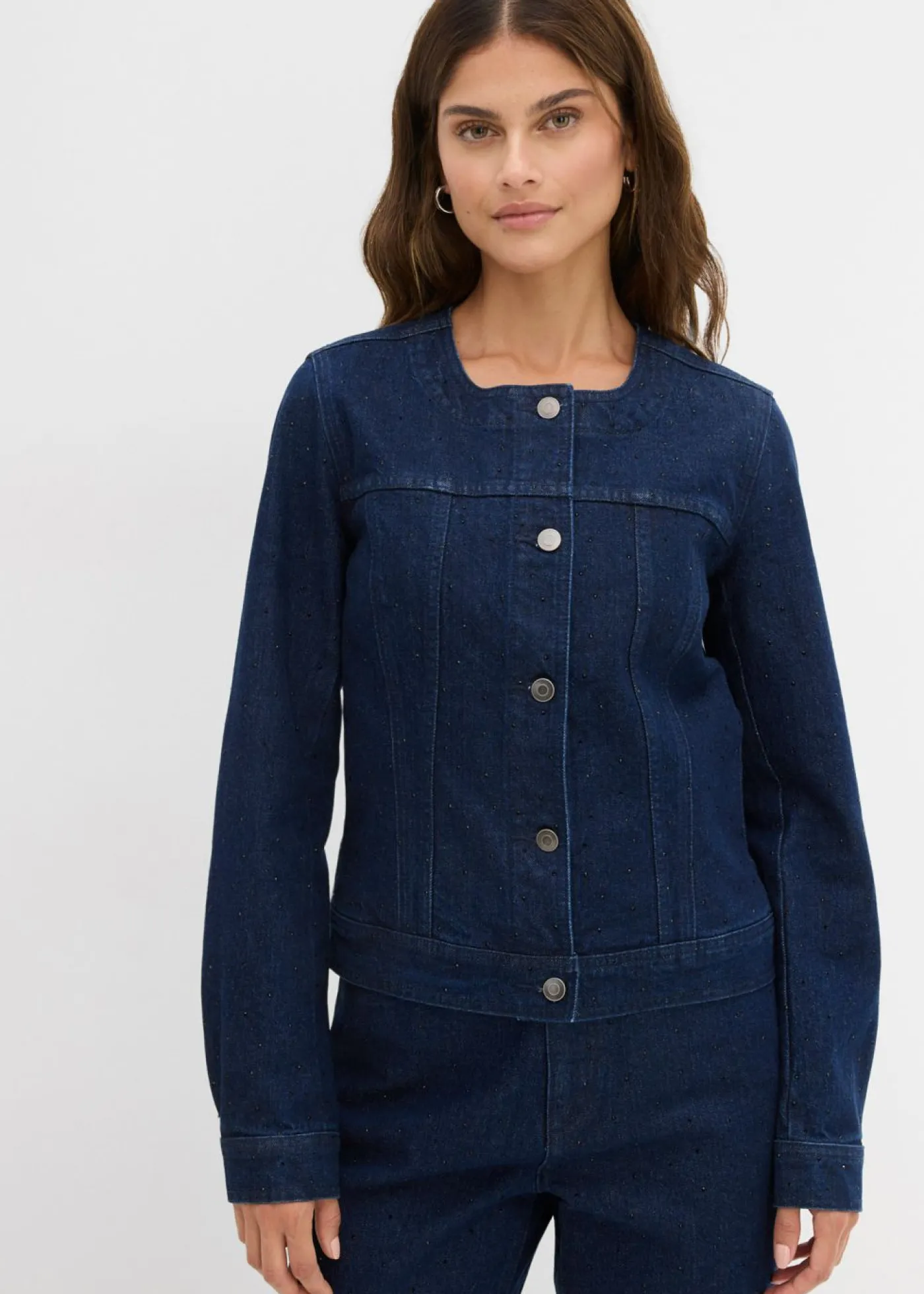 bonprix bonprix Cazadora vaquera con piedras brillantes Azul oscuro denim Best