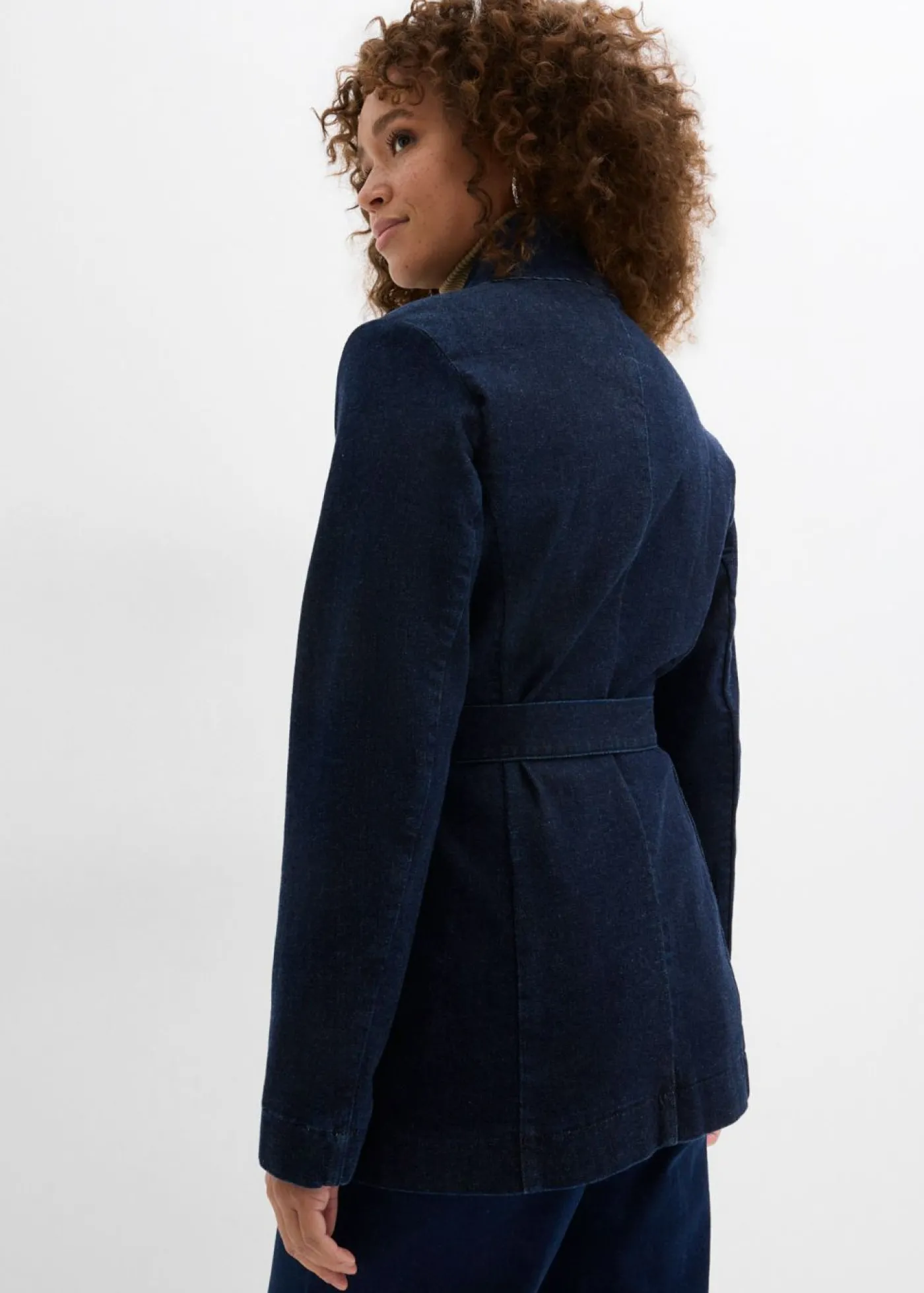 bonprix bonprix Cazadora vaquera de algodón con cinturón Azul oscuro denim Outlet
