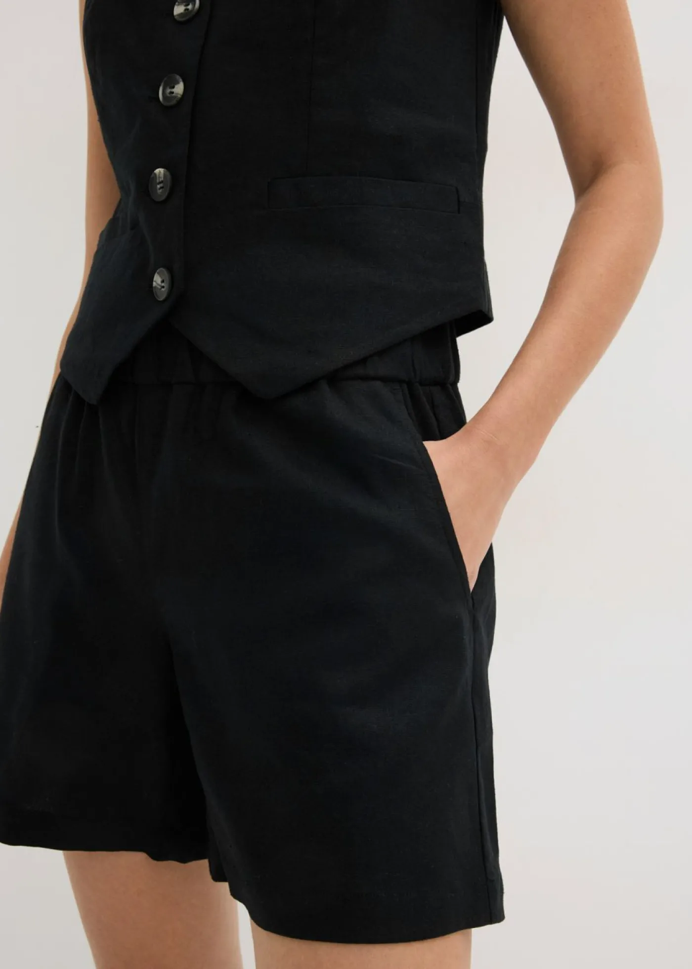 bonprix bonprix Chaleco y pantalón corto de mezcla de lino Negro Outlet