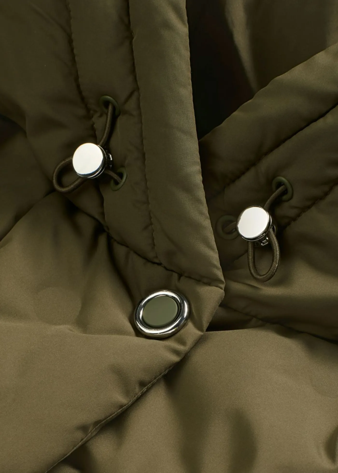 bonprix bonprix Chaqueta acolchada con aspecto 2 en 1 Verde oliva oscuro Outlet