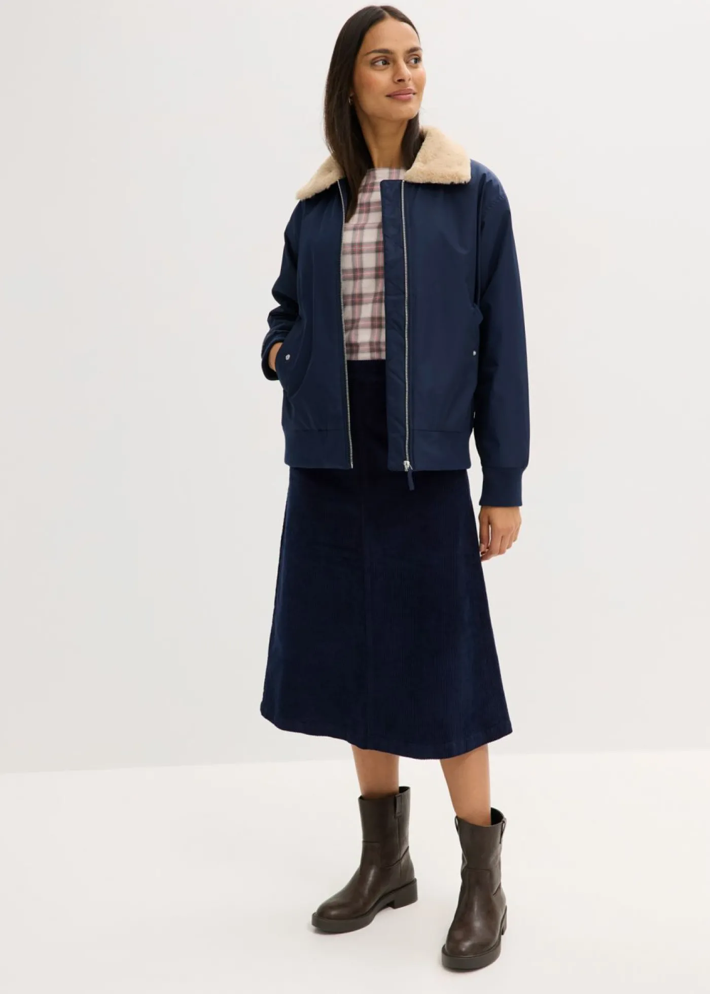 bonprix bonprix Chaqueta acolchada para exteriores azul tinta