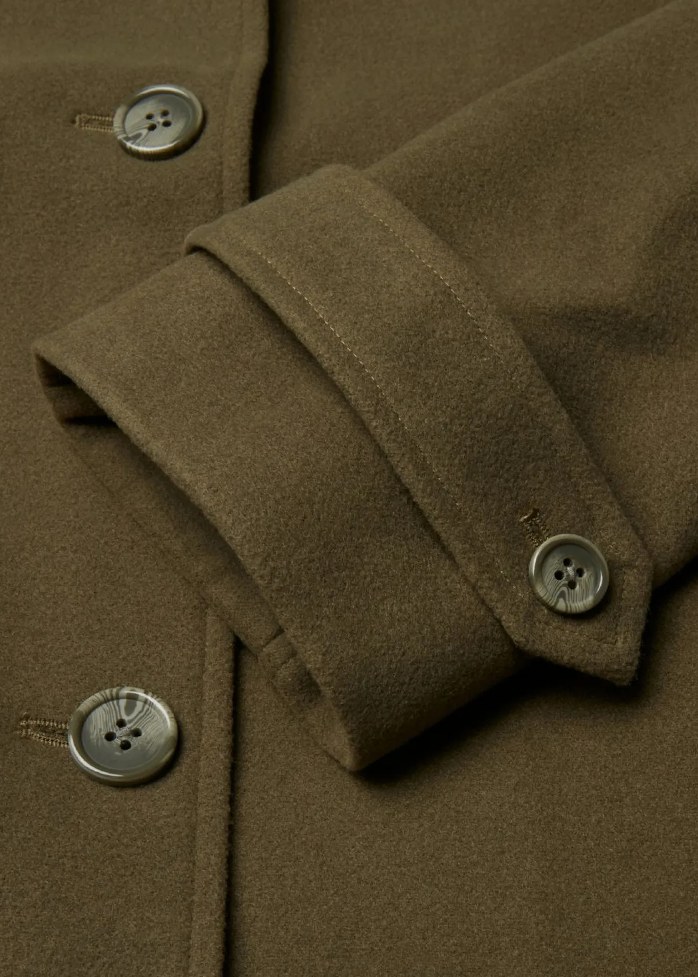 bonprix bonprix Chaqueta con aspecto de lana Verde oliva oscuro Hot