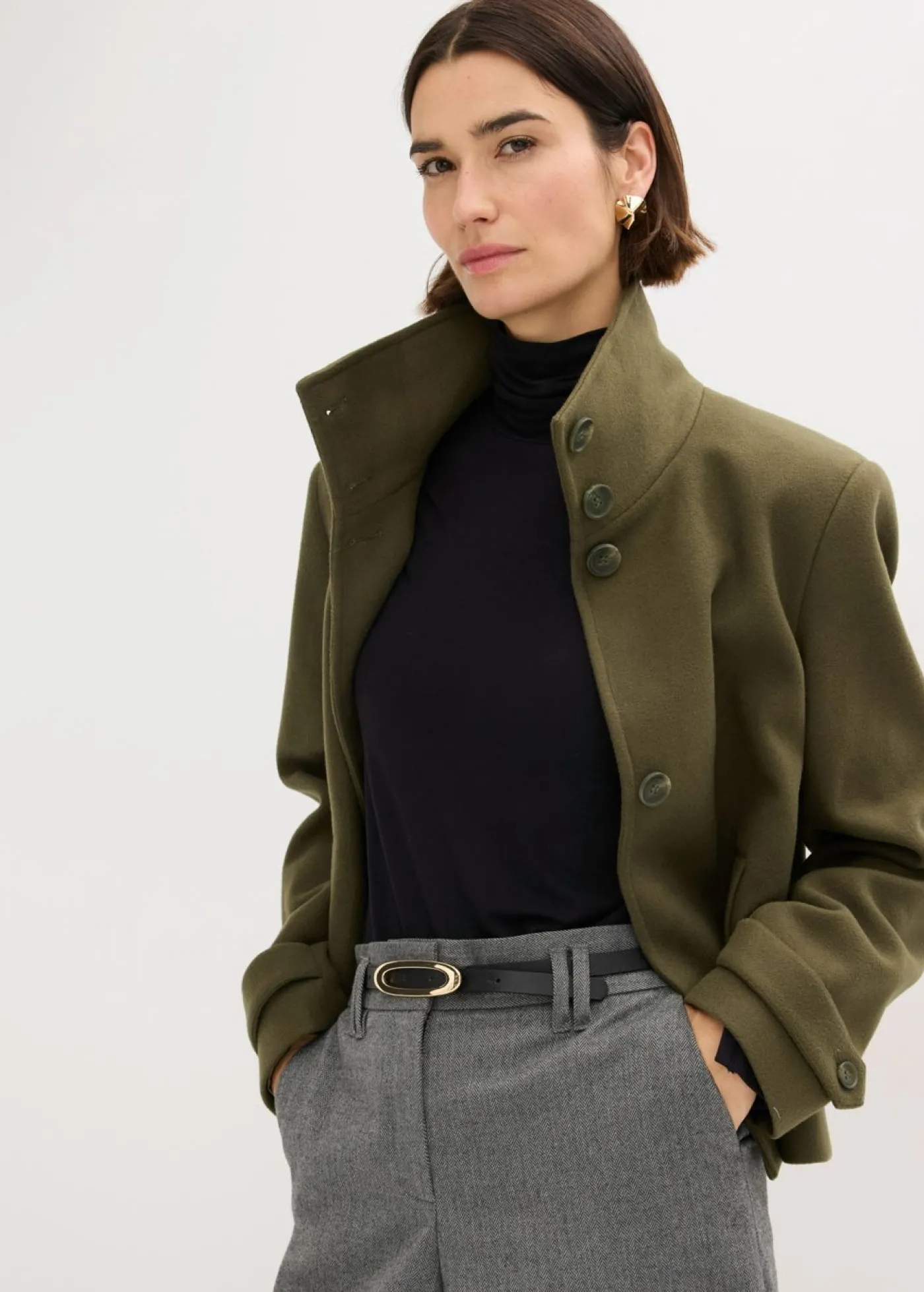 bonprix bonprix Chaqueta con aspecto de lana Verde oliva oscuro Hot