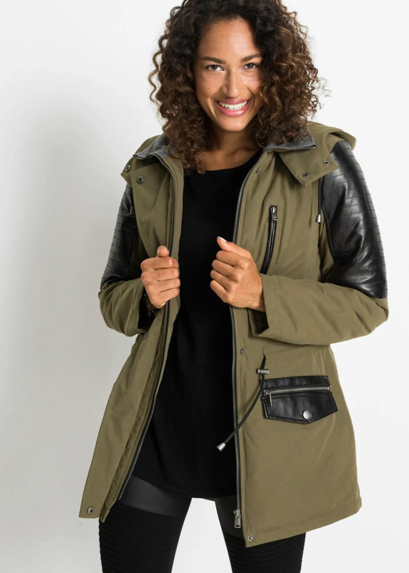 bonprix bonprix Chaqueta con insertos de piel sintética Caqui-negro Hot