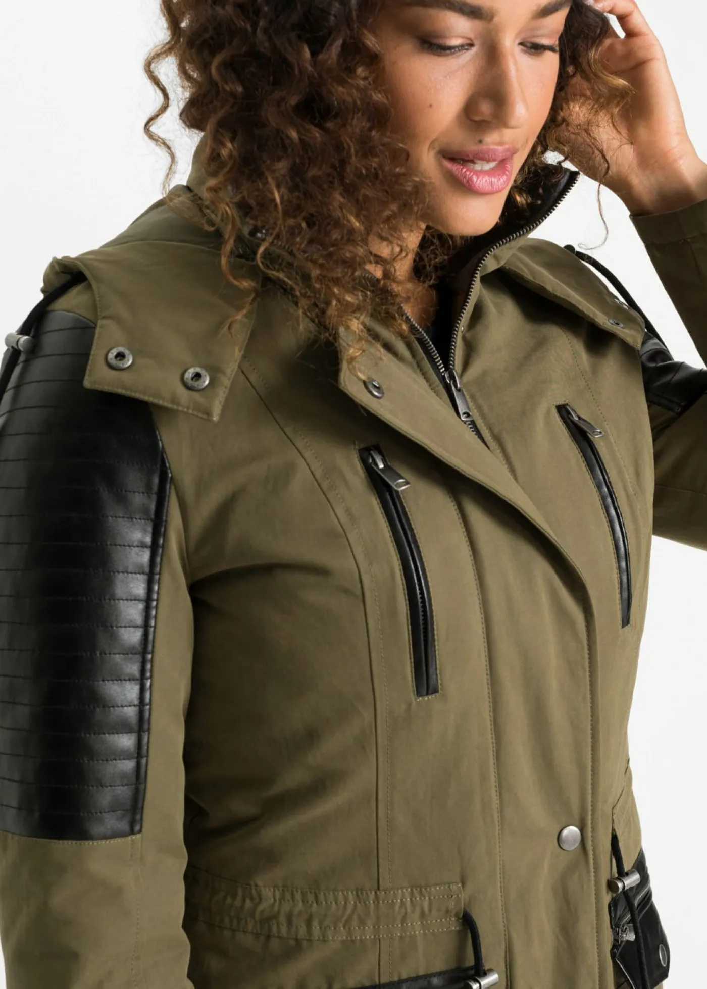 bonprix bonprix Chaqueta con insertos de piel sintética Caqui-negro Hot