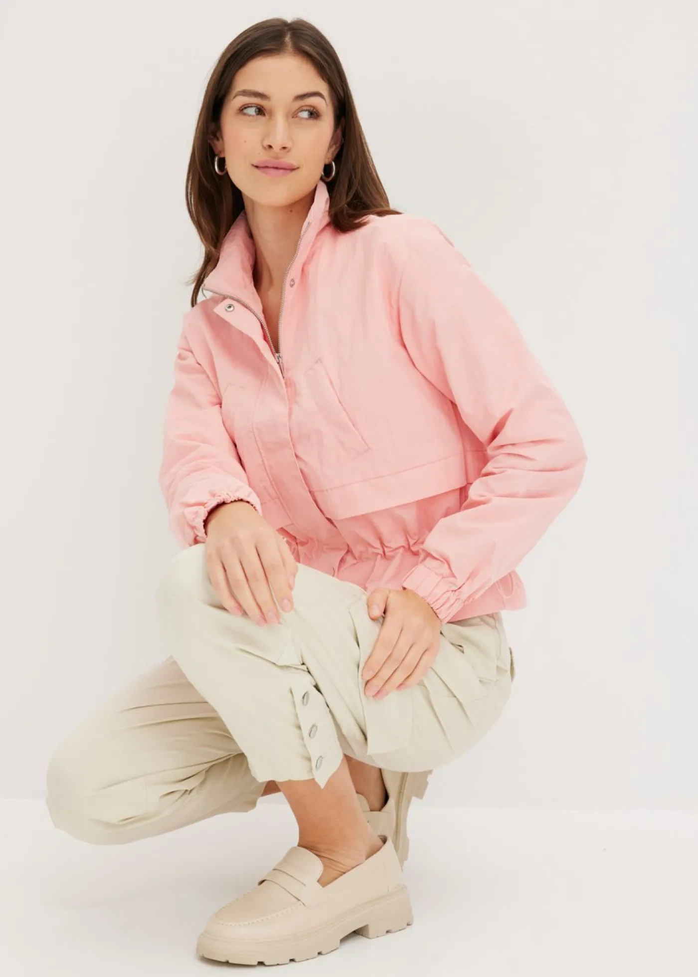 bonprix bonprix Chaqueta corta con cordón ajustable en la cintura rosa pálido Online