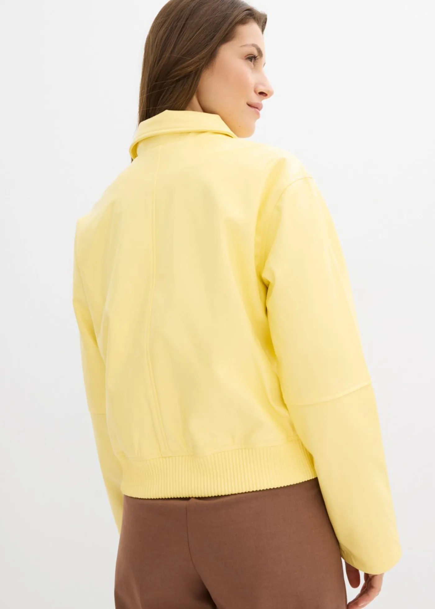 bonprix bonprix Chaqueta corta de piel sintética Amarillo claro Clearance