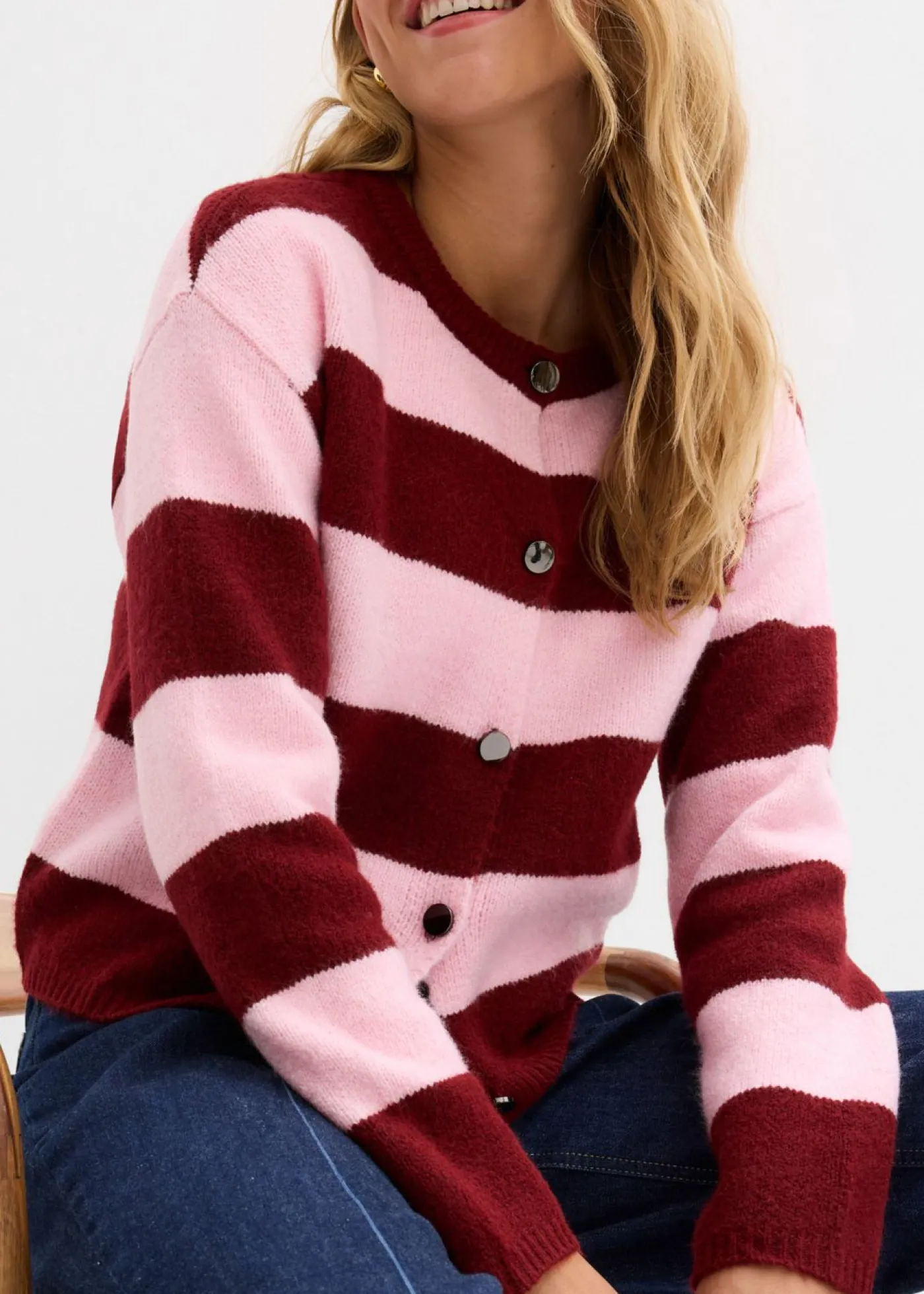 bonprix bonprix Chaqueta corta de punto fino rosa cristal/rojo rubí rayas horizontales New