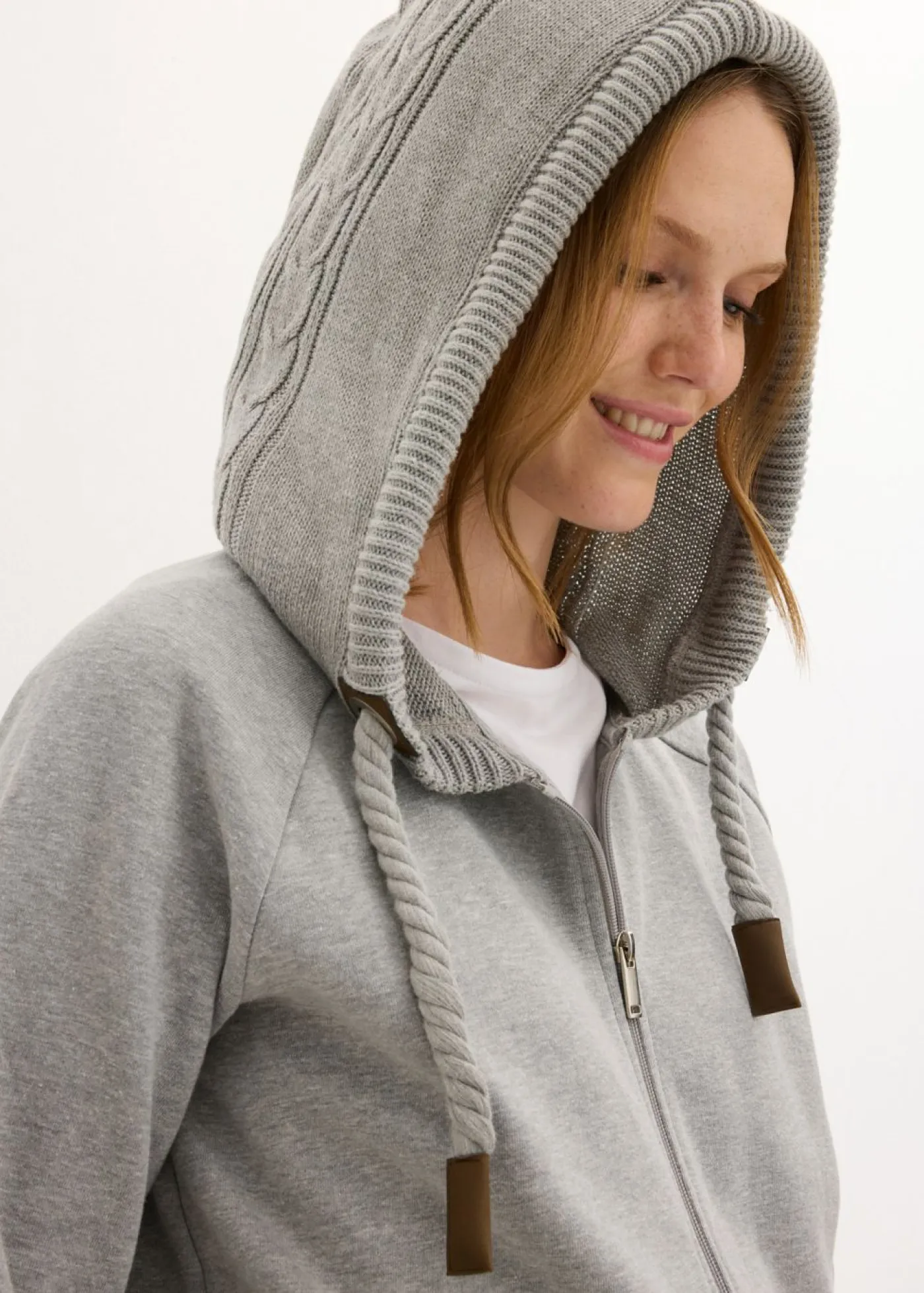 bonprix bonprix Chaqueta de chándal con capucha de punto y bolsillo Gris claro jaspeado New