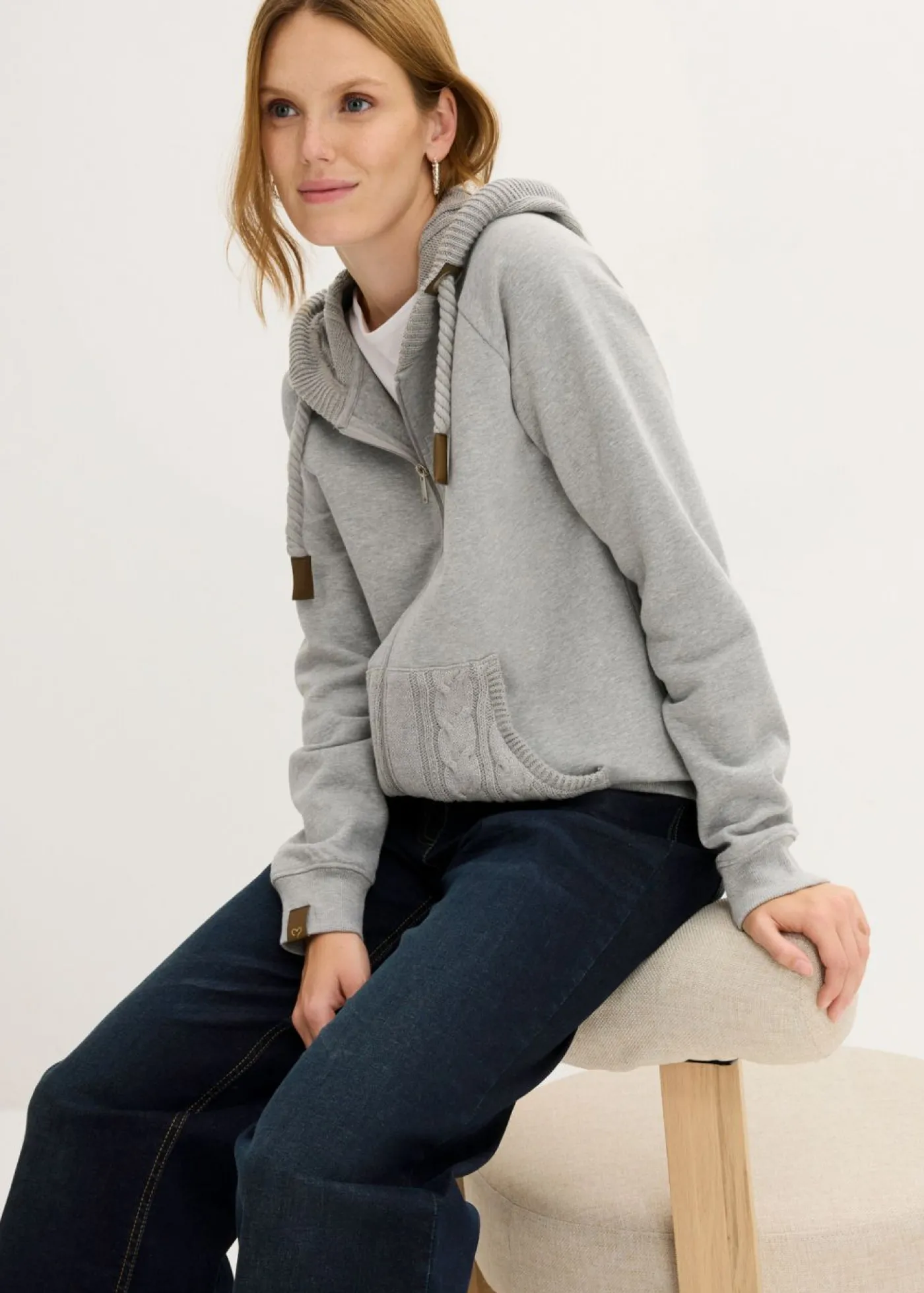 bonprix bonprix Chaqueta de chándal con capucha de punto y bolsillo Gris claro jaspeado New