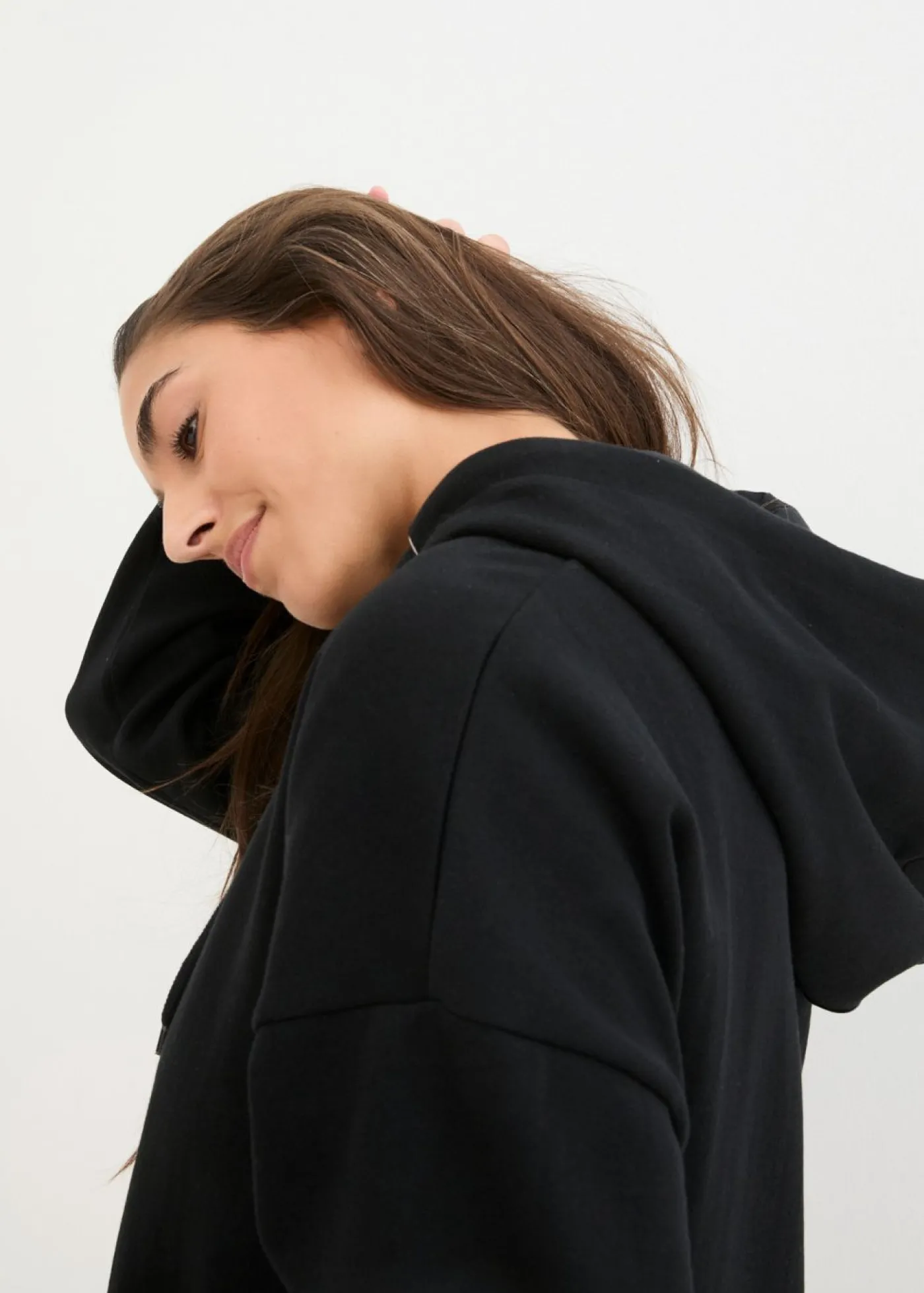 bonprix bonprix Chaqueta de chándal con capucha Negro Clearance