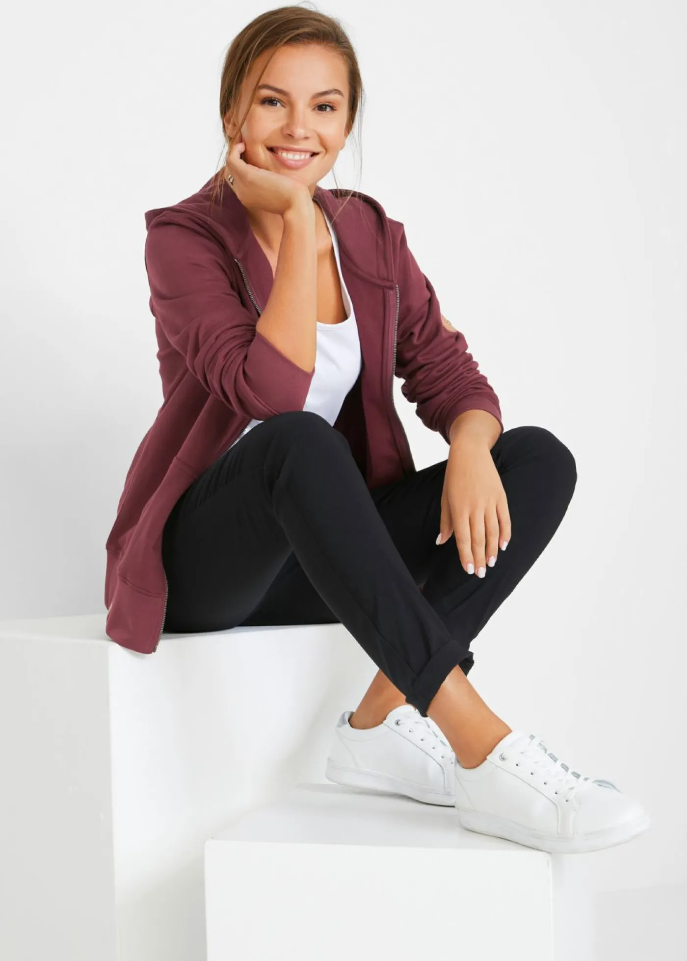 bonprix bonprix Chaqueta de chándal de algodón puro con capucha Rojo Best
