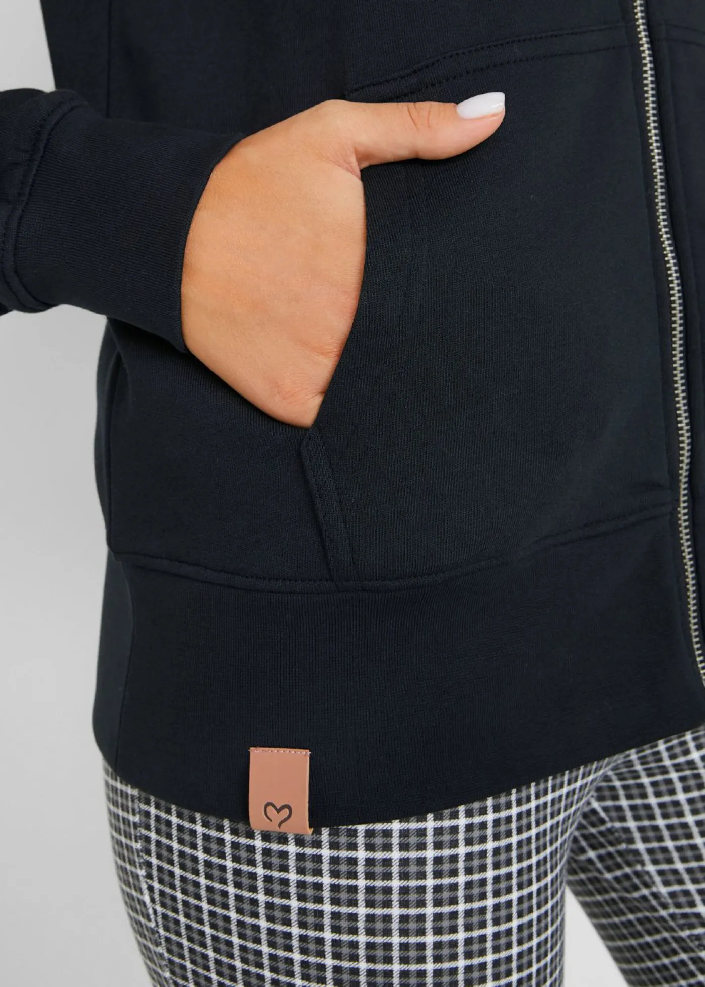 bonprix bonprix Chaqueta de chándal de algodón puro con capucha Negro Sale
