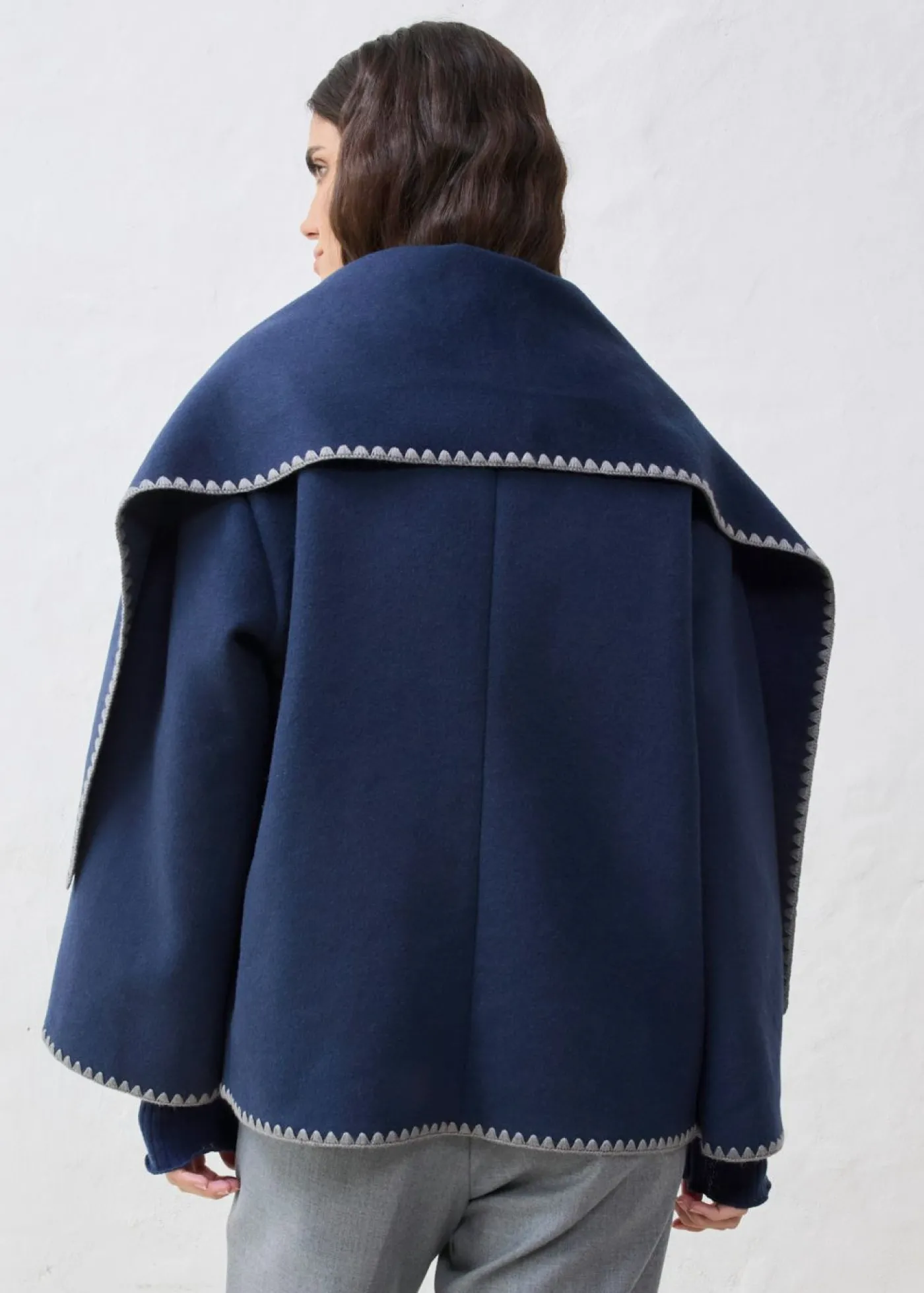 bonprix bonprix Chaqueta de lana con bordado decorativo (conjunto de 2 piezas con bufanda) Azul marino
