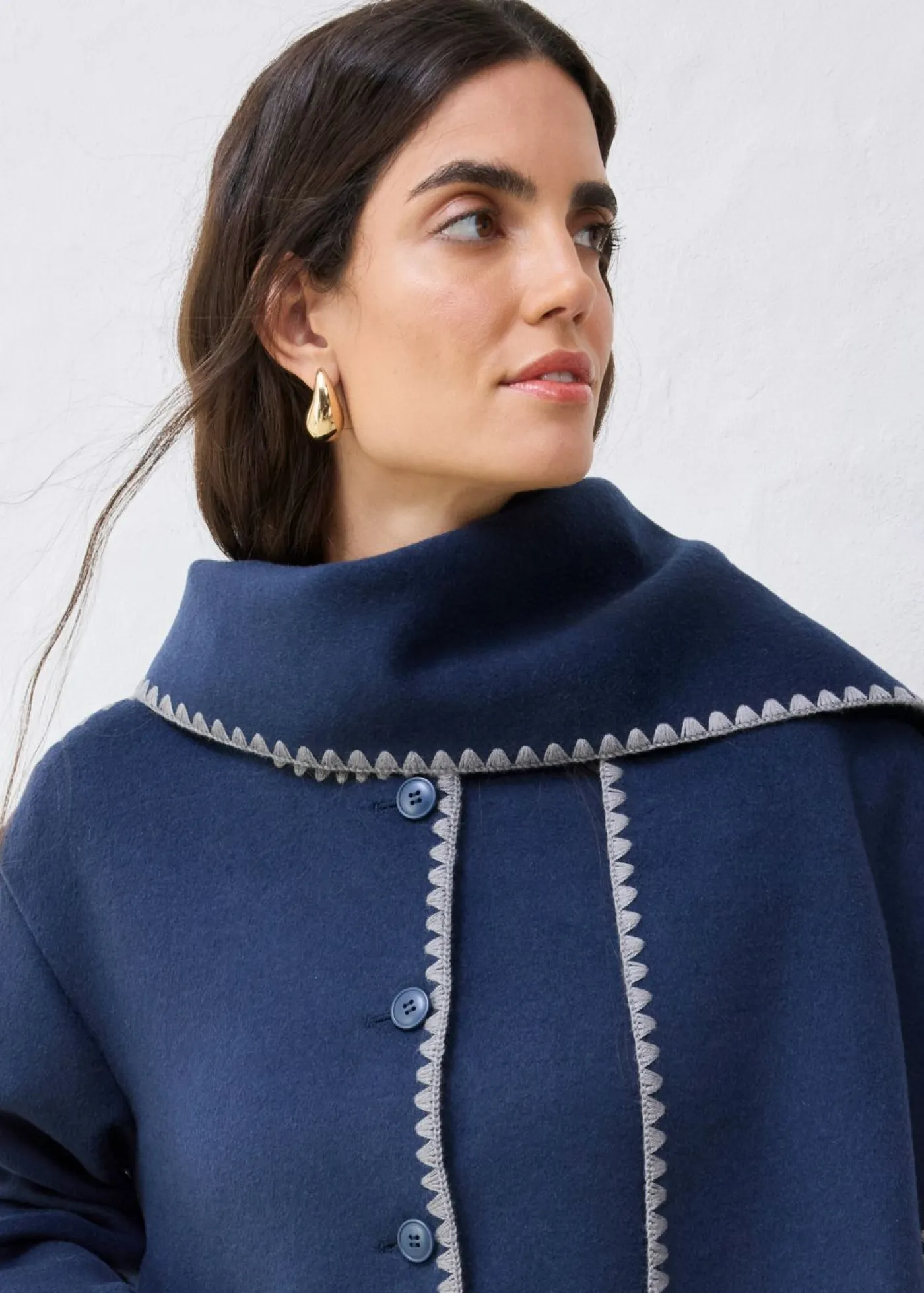 bonprix bonprix Chaqueta de lana con bordado decorativo (conjunto de 2 piezas con bufanda) Azul marino
