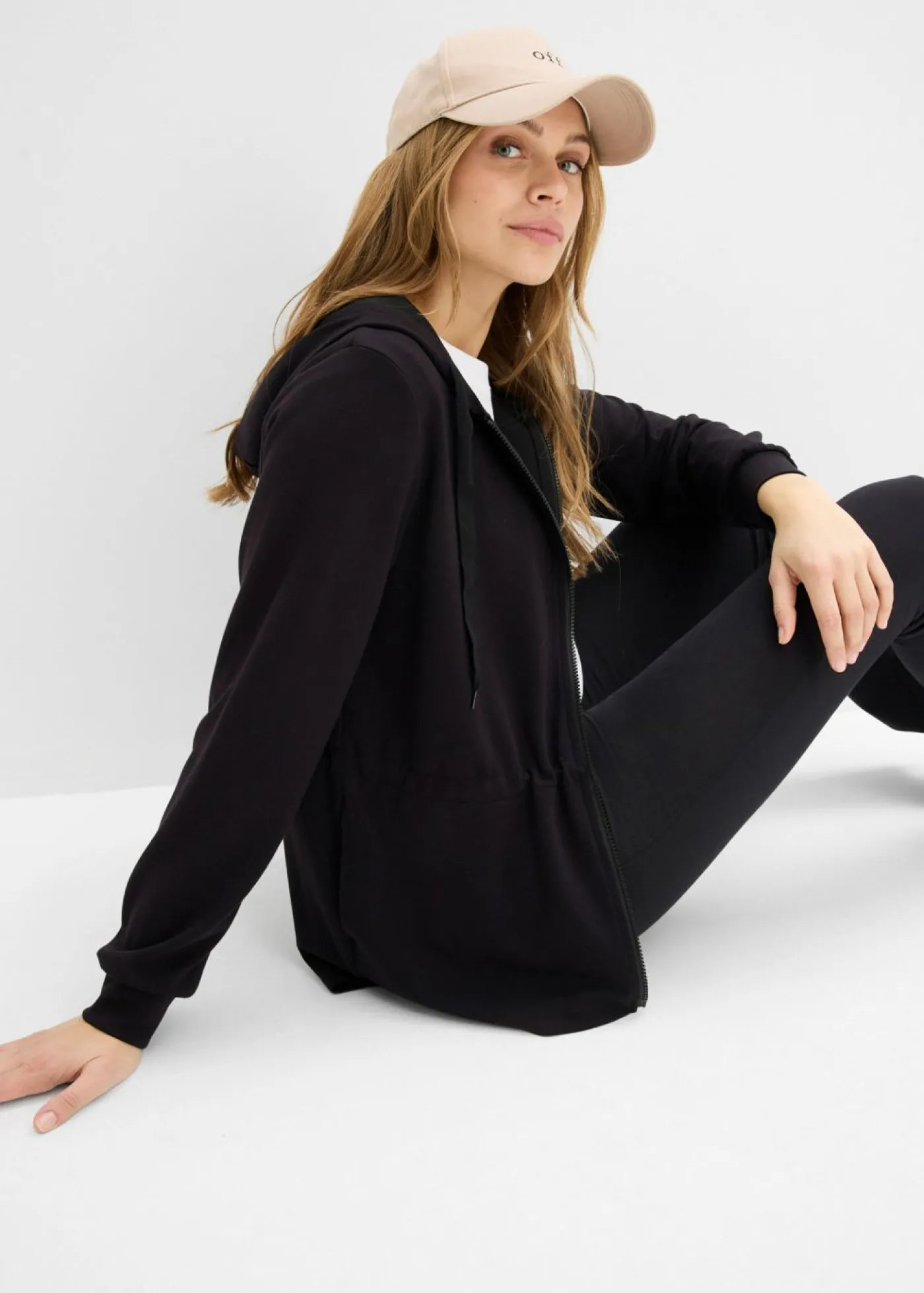 bonprix bonprix Chaqueta de neopreno suave Negro Hot
