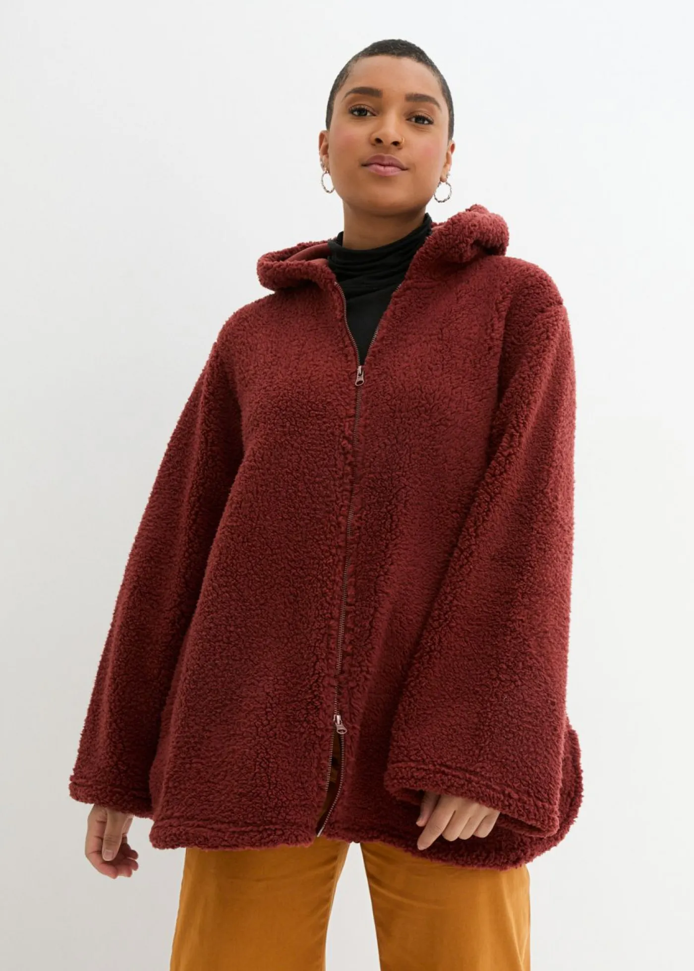 bonprix bonprix Chaqueta de peluche, corte en A, con aberturas laterales Marrón almendra Outlet
