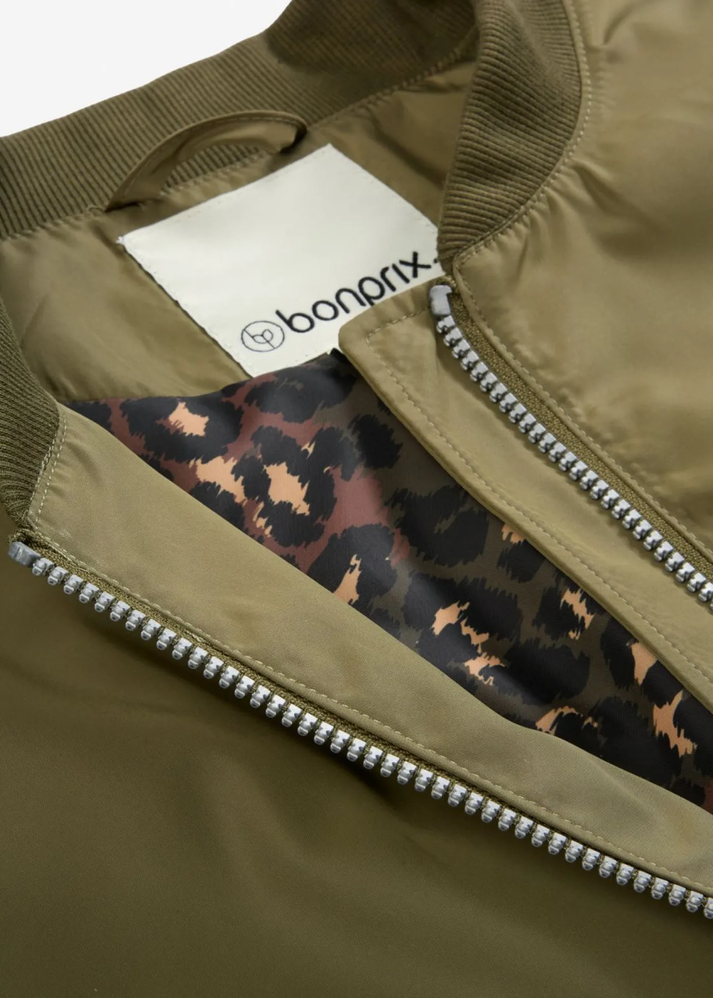 bonprix bonprix Chaqueta de piloto ancha con forro de leopardo Verde oliva oscuro Outlet