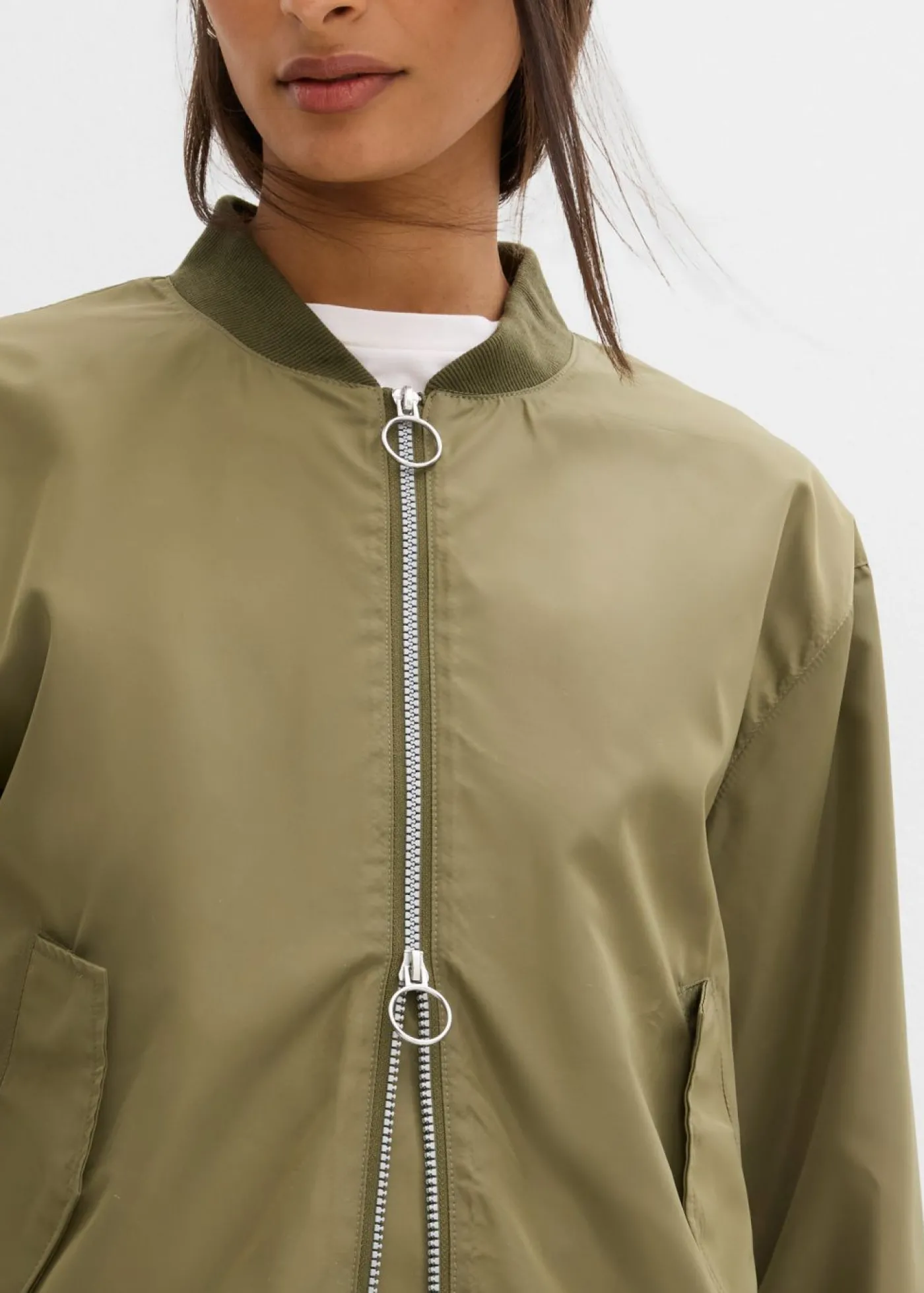 bonprix bonprix Chaqueta de piloto ancha con forro de leopardo Verde oliva oscuro Outlet