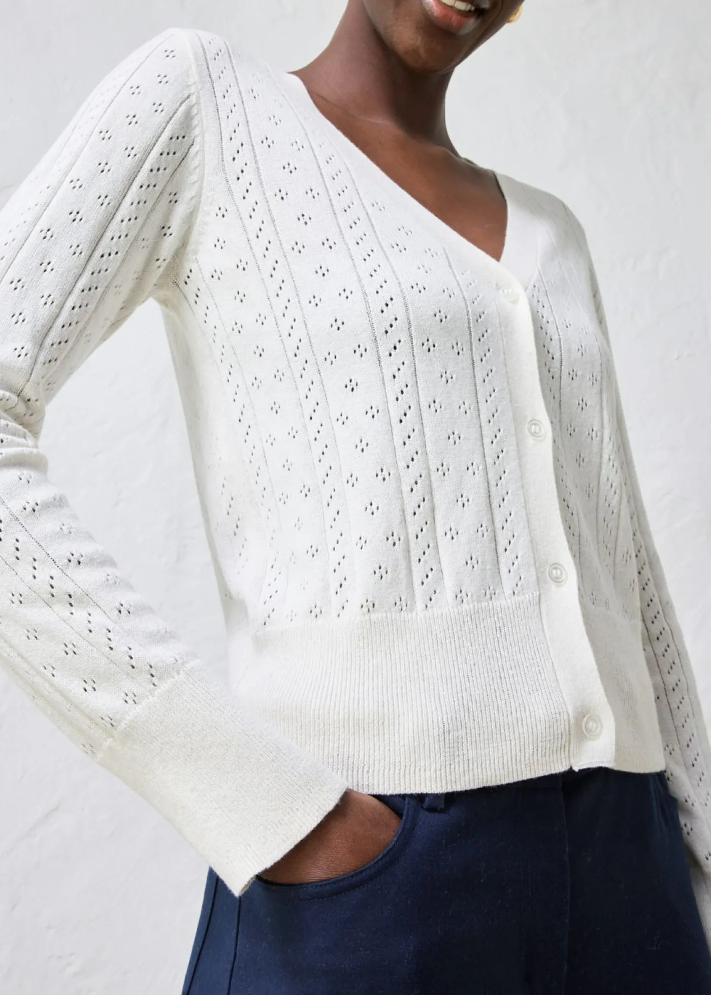 bonprix bonprix Chaqueta de punto ajour con mezcla de seda Blanco Hot
