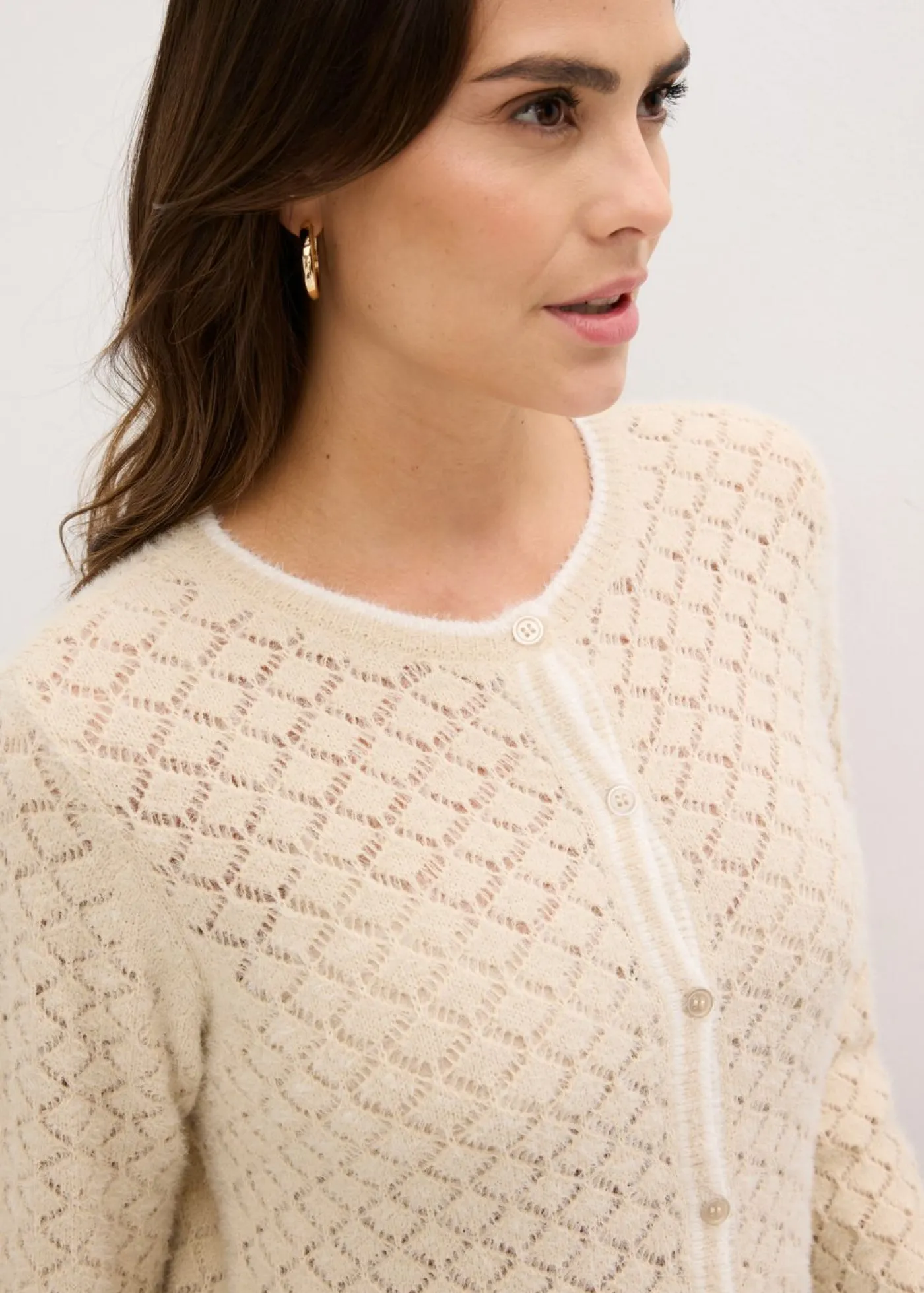bonprix bonprix Chaqueta de punto ajour con hilo suave Arena claro-blanco lana New