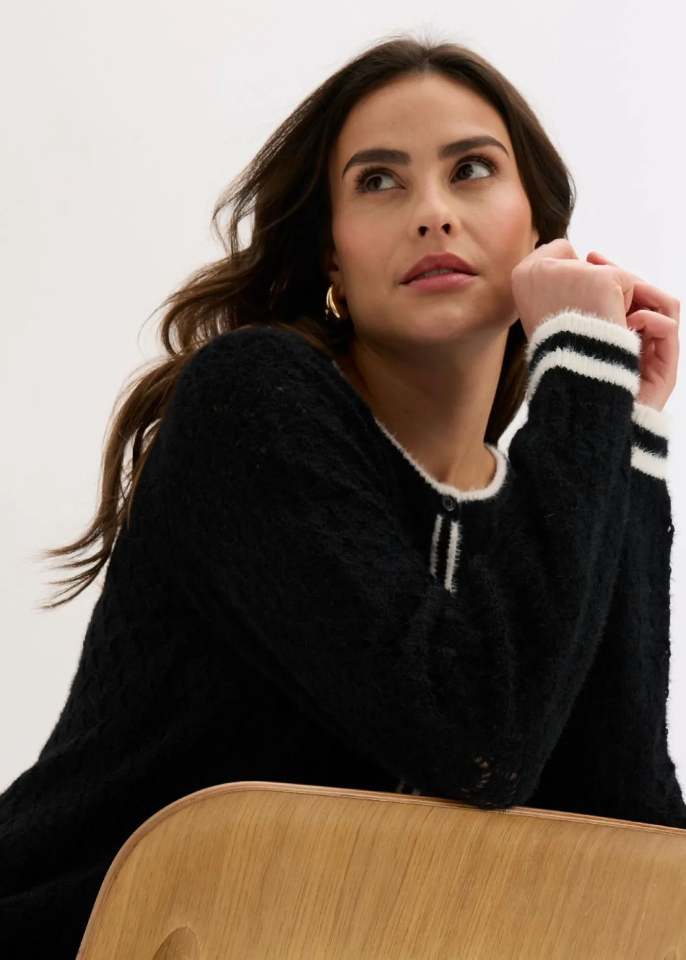 bonprix bonprix Chaqueta de punto ajour con hilo suave Negro-blanco lana