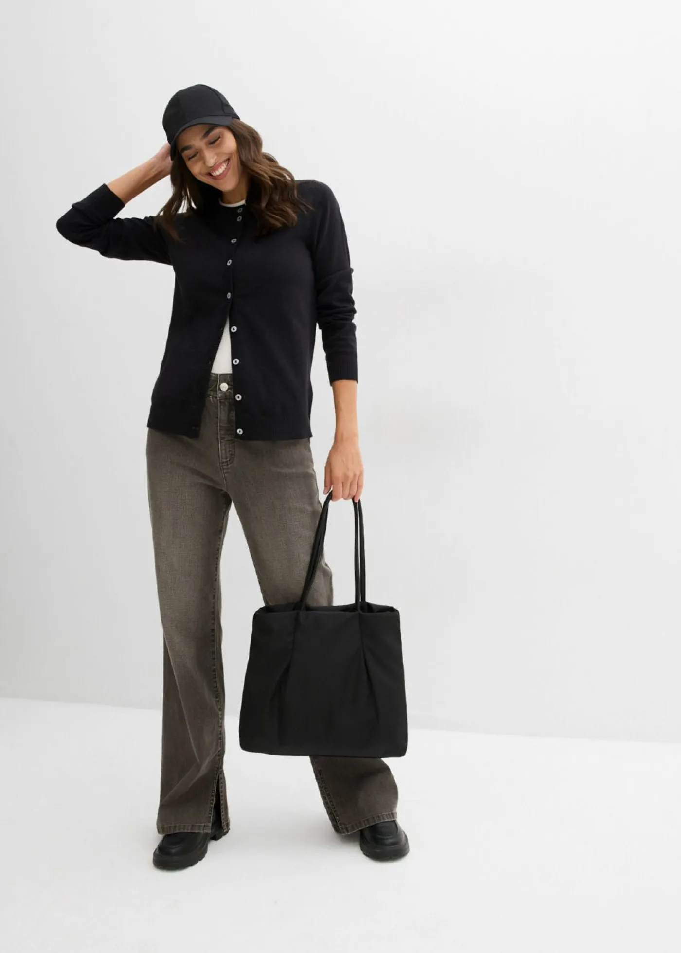 bonprix bonprix Chaqueta de punto con cuello redondo Negro Online