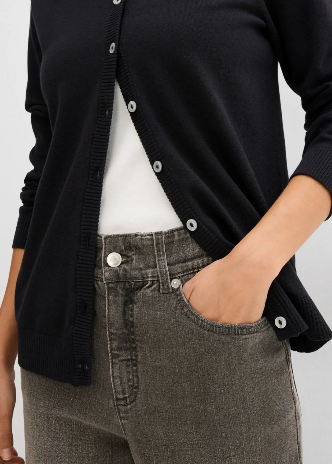 bonprix bonprix Chaqueta de punto con cuello redondo Negro Online