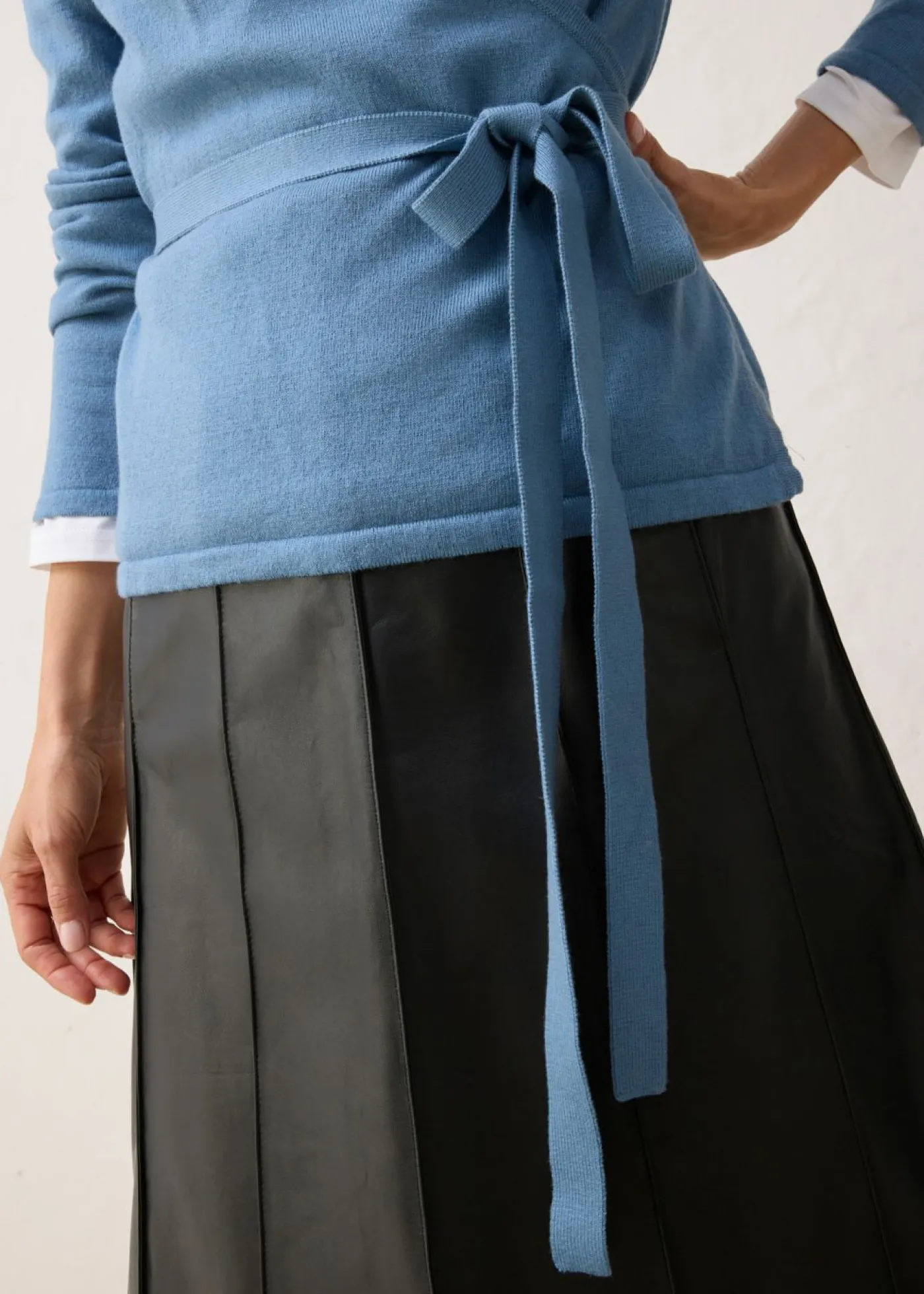 bonprix bonprix Chaqueta de punto con diseño cruzado Azul ola