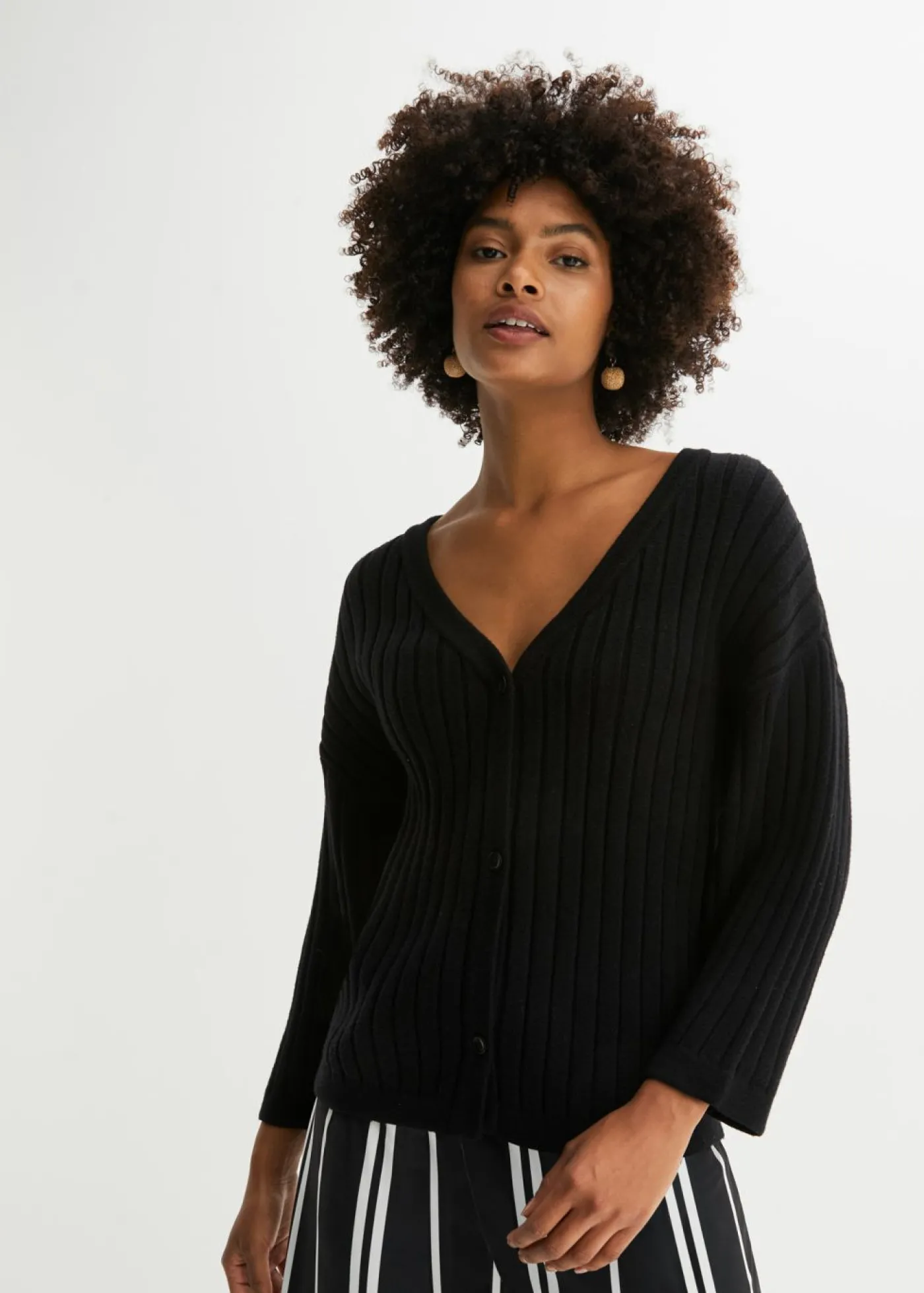 bonprix bonprix Chaqueta de punto de estilo boxy Negro Hot