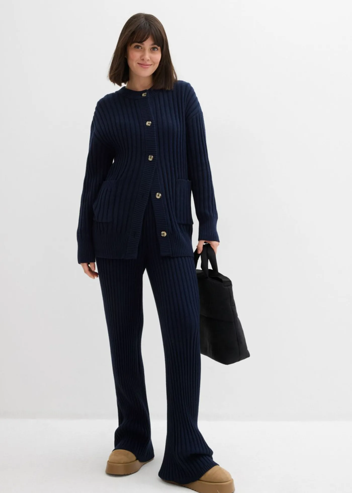 bonprix bonprix Chaqueta de punto de mezcla de viscosa suave Azul marino