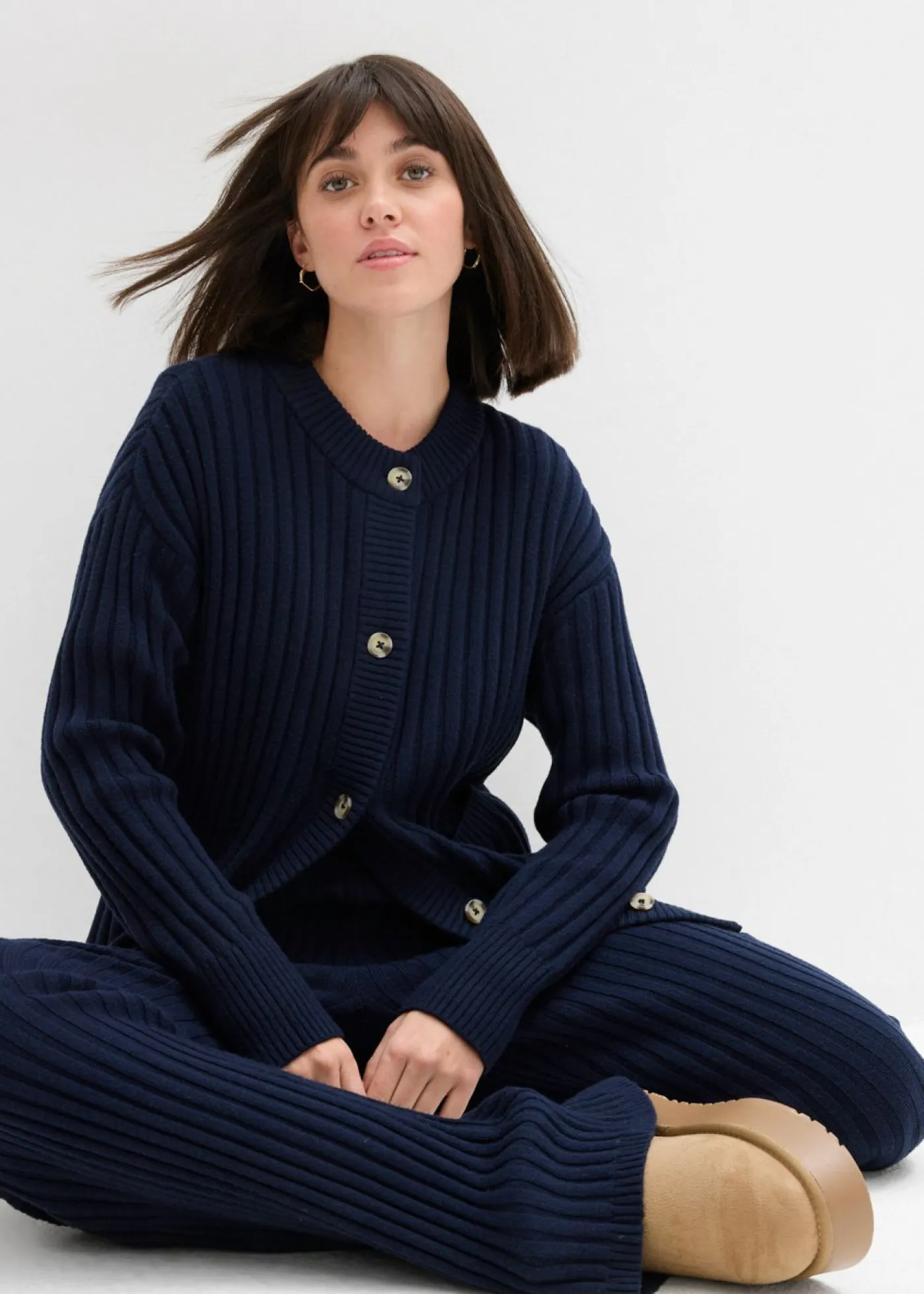 bonprix bonprix Chaqueta de punto de mezcla de viscosa suave Azul marino